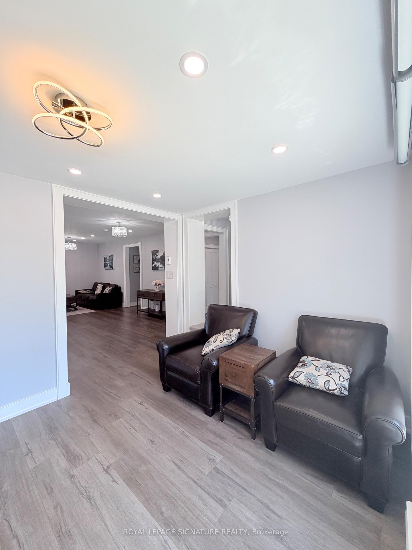 Photo 16 of 104 Great Oak Drive, Etobicoke, Princess-Rosethorn — HOMEH