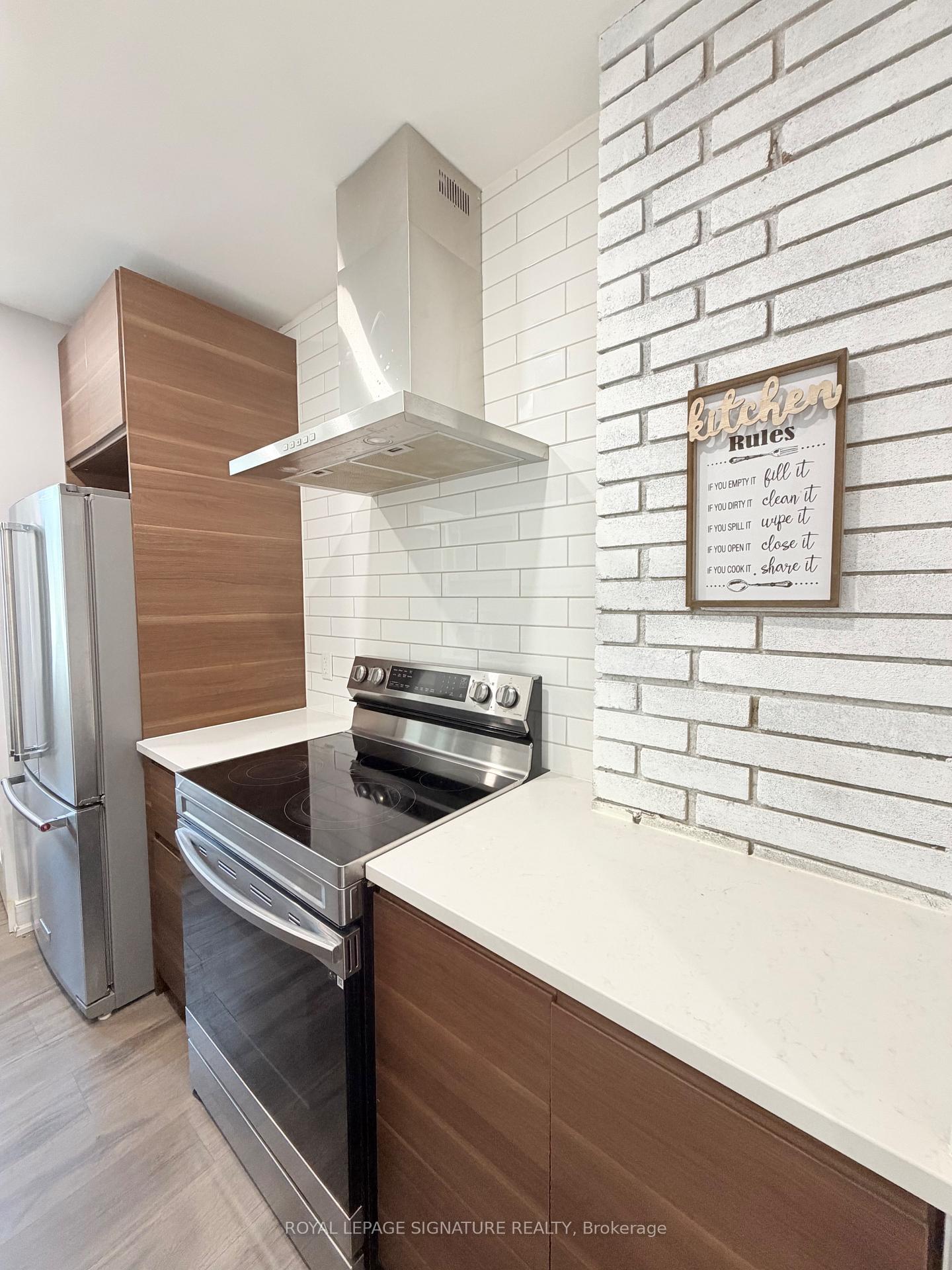 Photo 17 of 104 Great Oak Drive, Etobicoke, Princess-Rosethorn — HOMEH