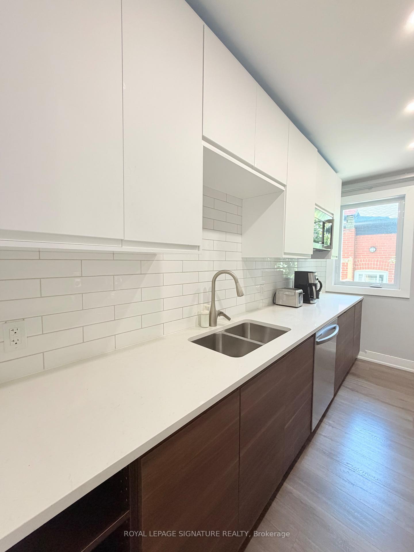 Photo 18 of 104 Great Oak Drive, Etobicoke, Princess-Rosethorn — HOMEH
