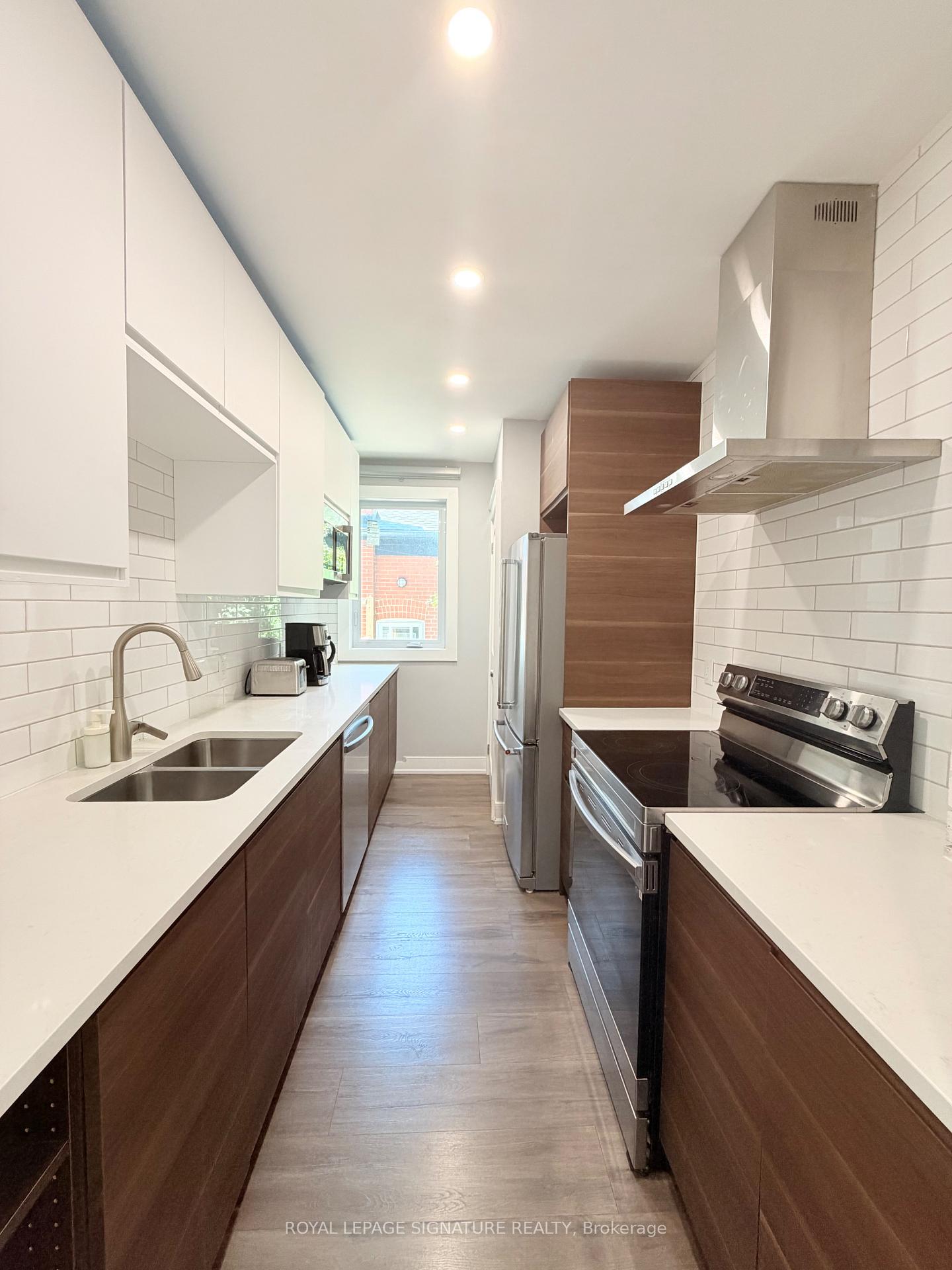 Photo 19 of 104 Great Oak Drive, Etobicoke, Princess-Rosethorn — HOMEH