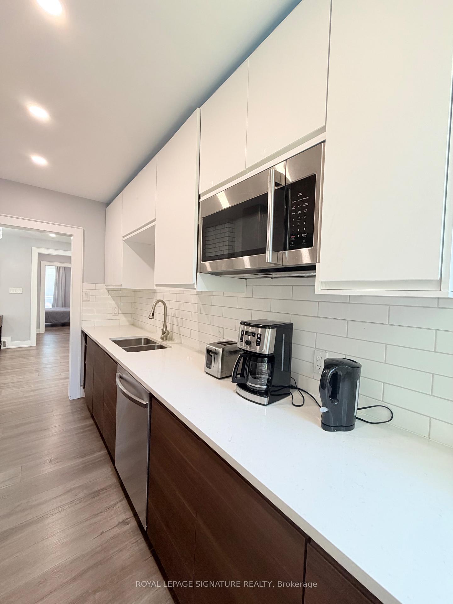 Photo 20 of 104 Great Oak Drive, Etobicoke, Princess-Rosethorn — HOMEH
