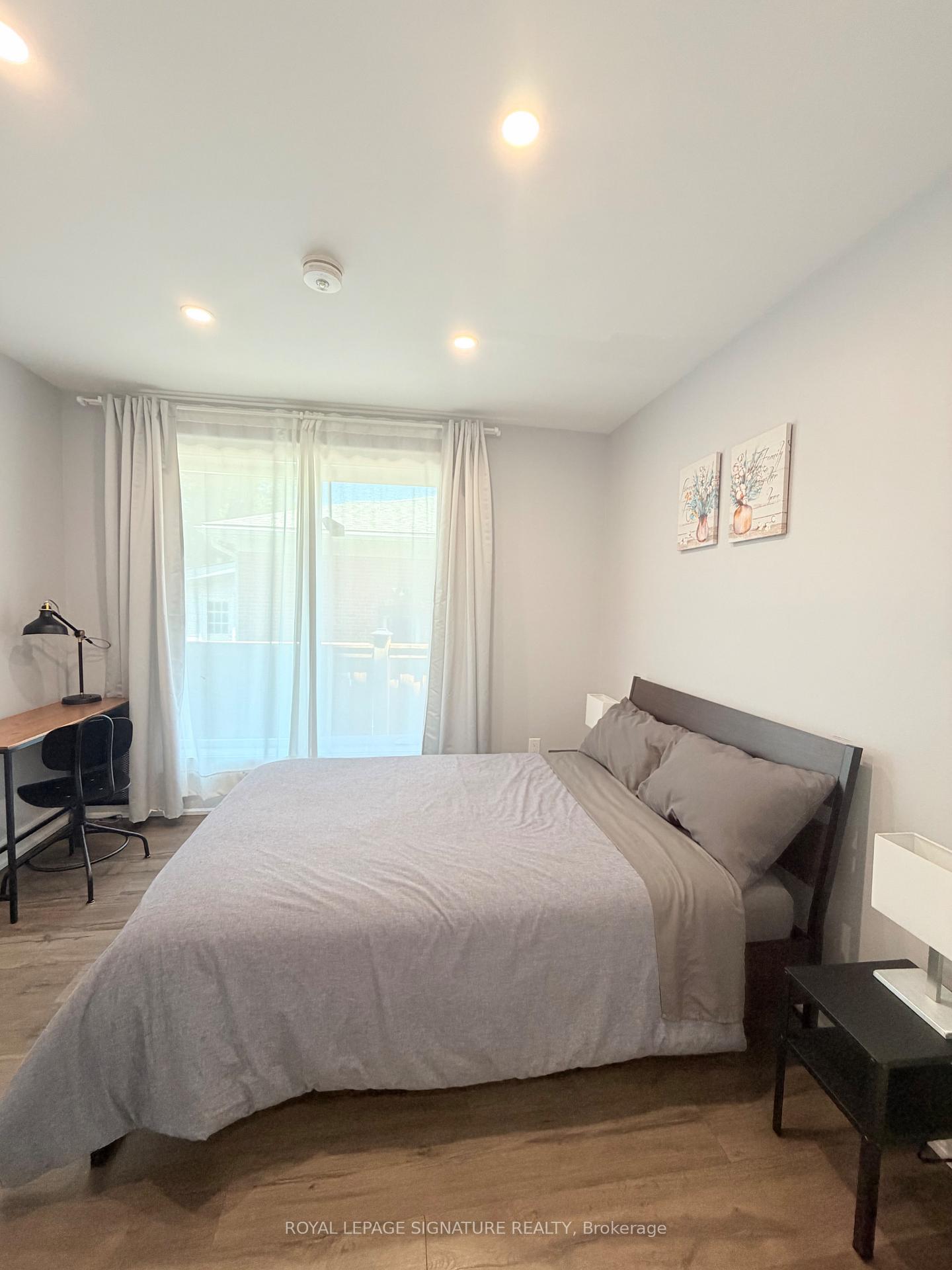 Photo 24 of 104 Great Oak Drive, Etobicoke, Princess-Rosethorn — HOMEH