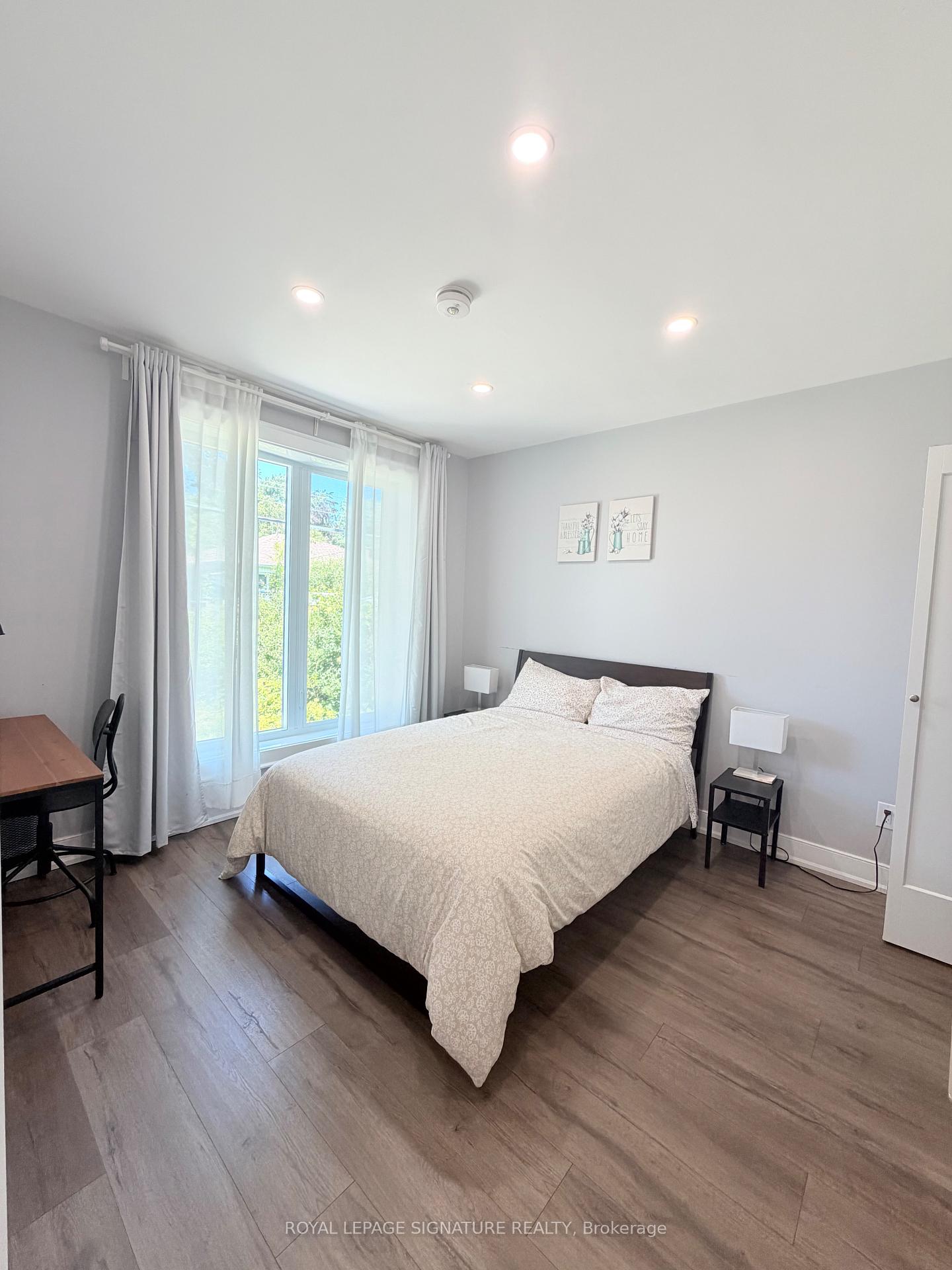 Photo 25 of 104 Great Oak Drive, Etobicoke, Princess-Rosethorn — HOMEH