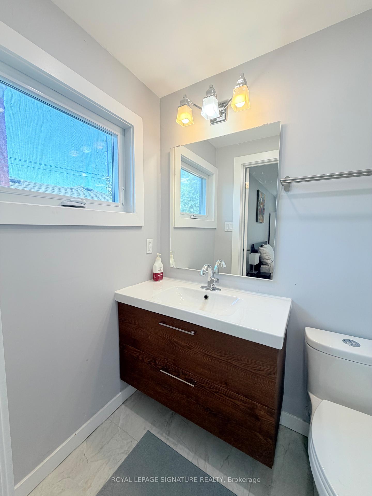 Photo 30 of 104 Great Oak Drive, Etobicoke, Princess-Rosethorn — HOMEH