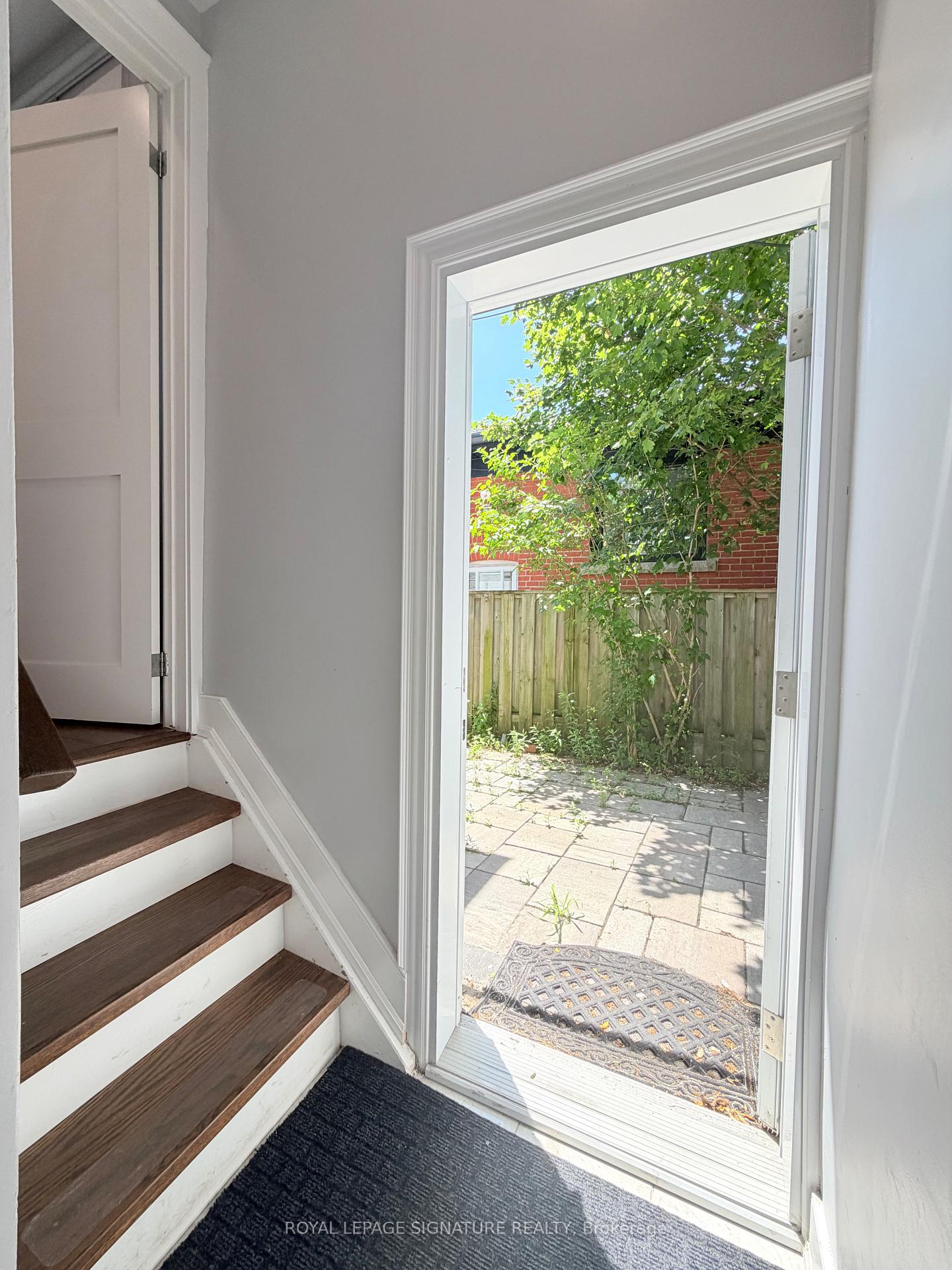 Photo 31 of 104 Great Oak Drive, Etobicoke, Princess-Rosethorn — HOMEH