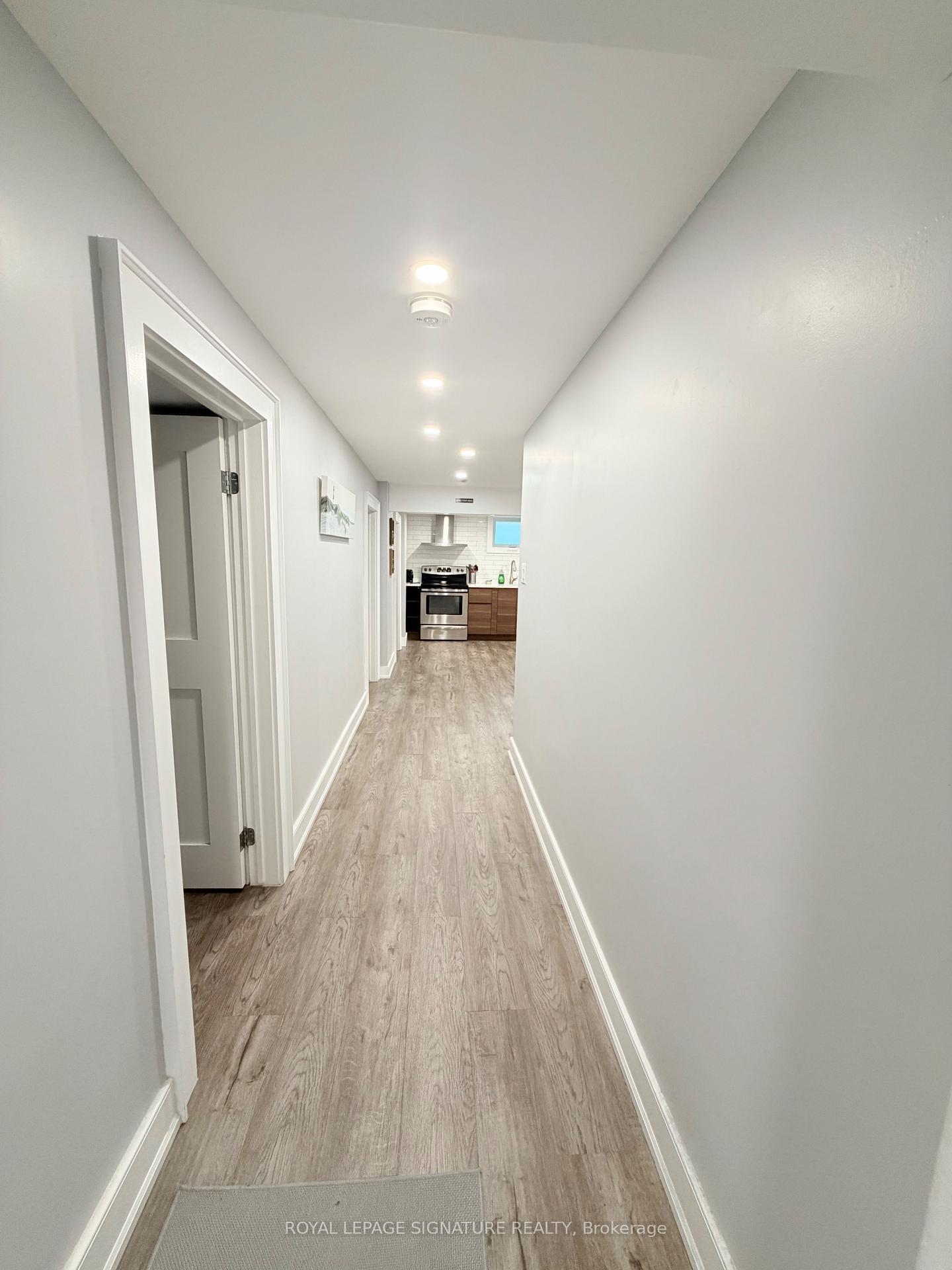 Photo 32 of 104 Great Oak Drive, Etobicoke, Princess-Rosethorn — HOMEH