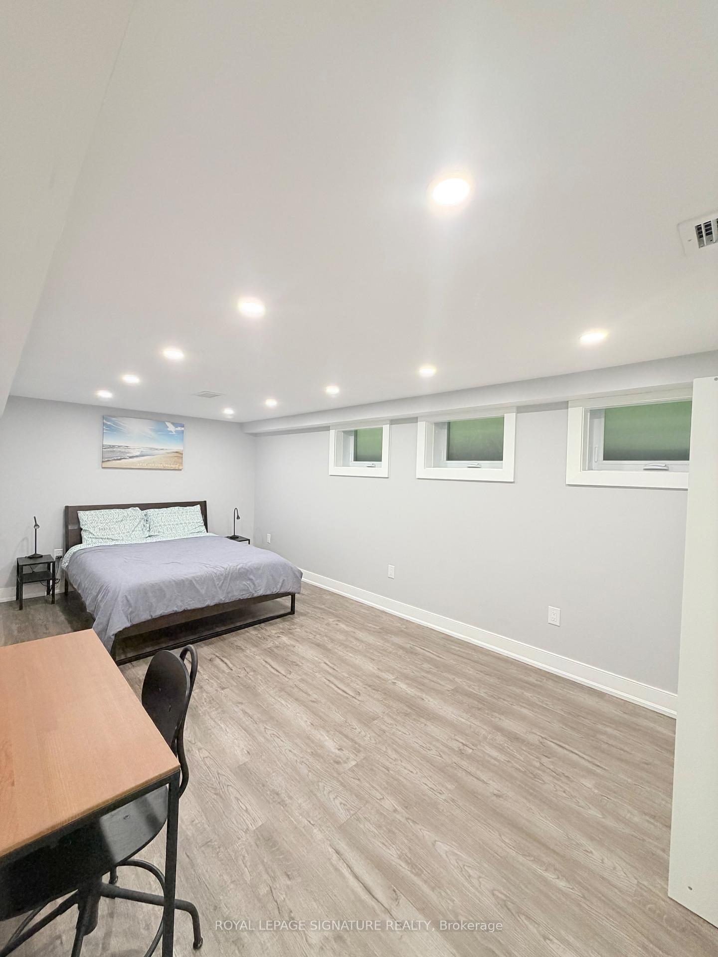 Photo 33 of 104 Great Oak Drive, Etobicoke, Princess-Rosethorn — HOMEH