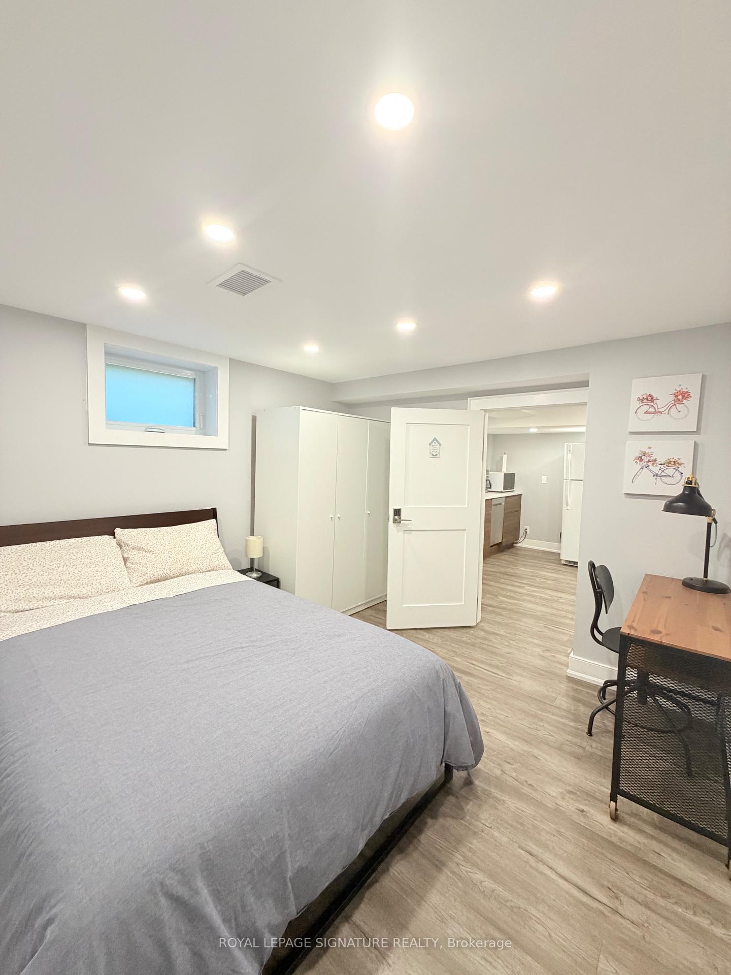 Photo 36 of 104 Great Oak Drive, Etobicoke, Princess-Rosethorn — HOMEH