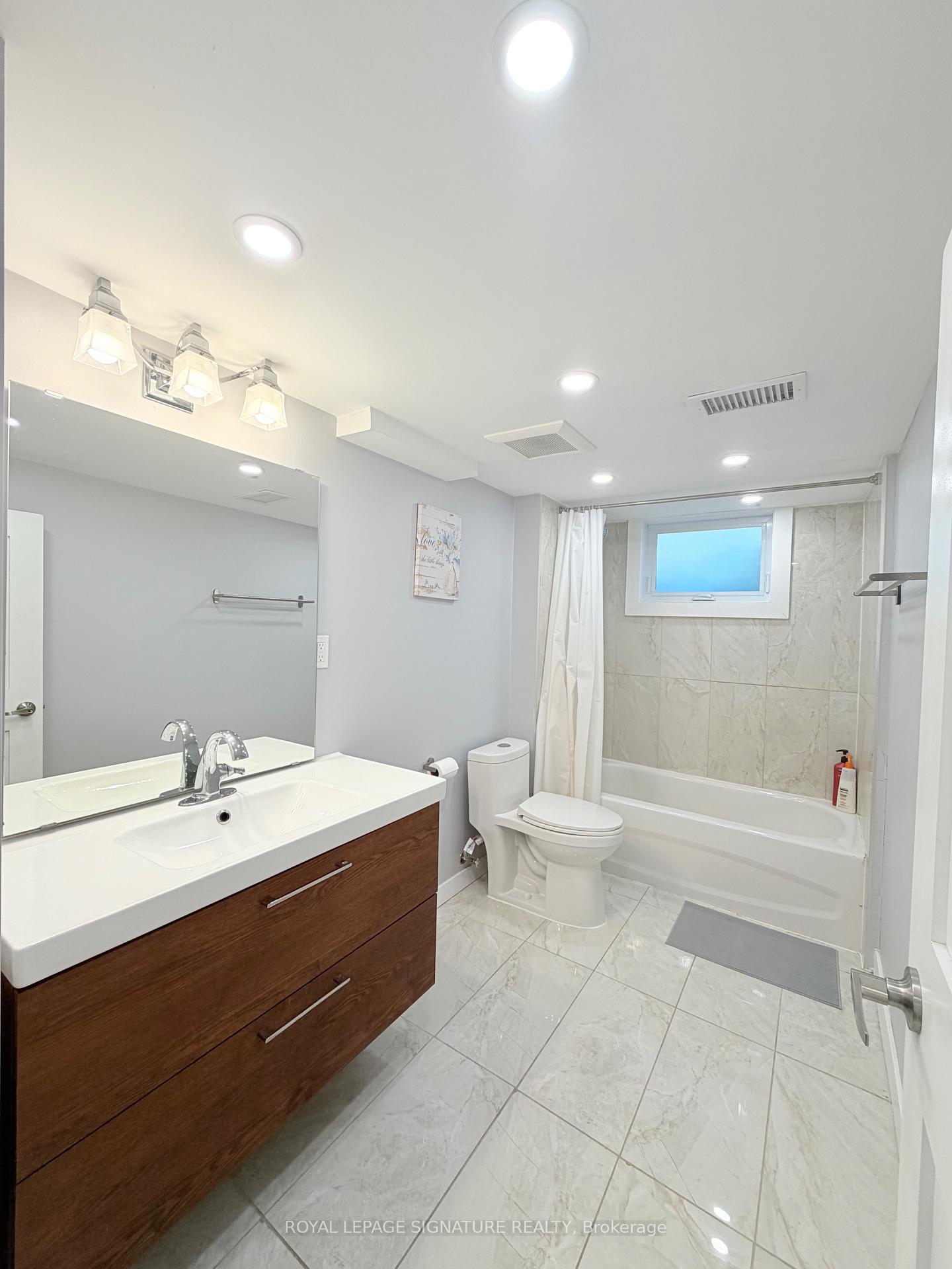 Photo 38 of 104 Great Oak Drive, Etobicoke, Princess-Rosethorn — HOMEH