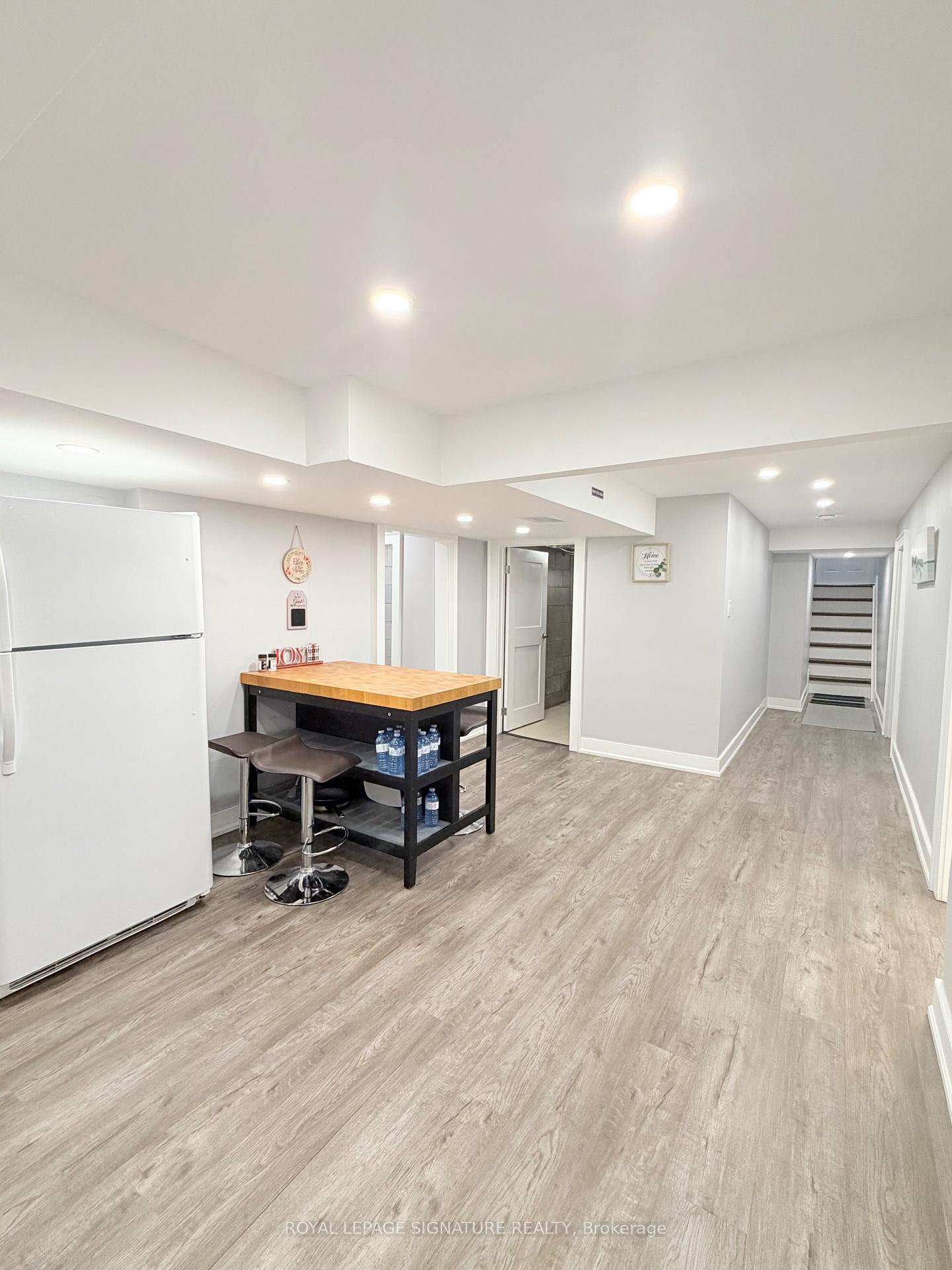 Photo 40 of 104 Great Oak Drive, Etobicoke, Princess-Rosethorn — HOMEH