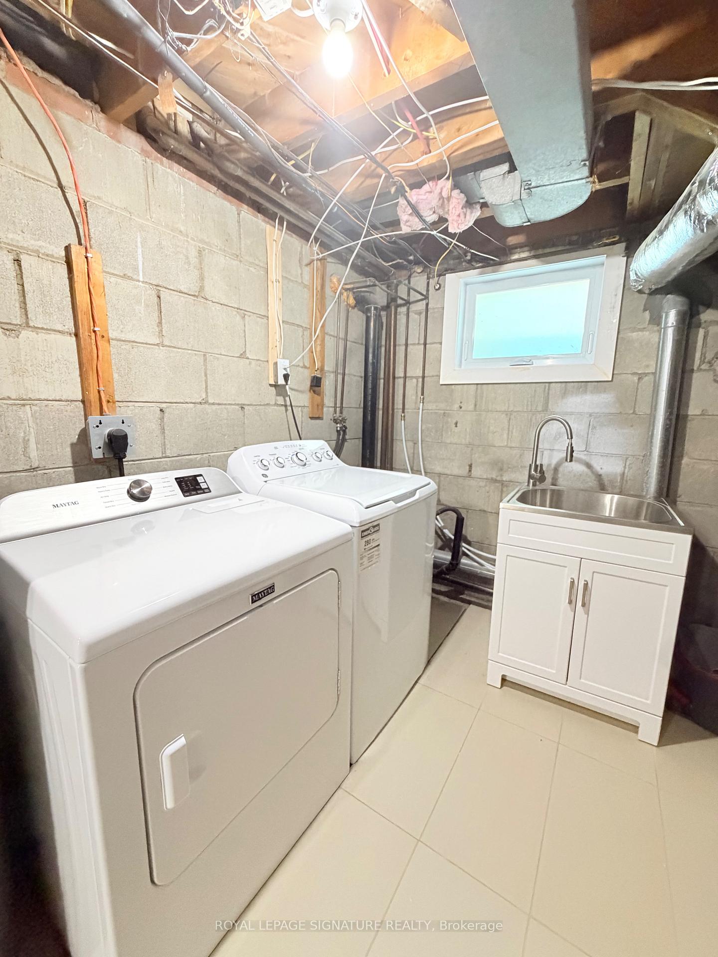 Photo 42 of 104 Great Oak Drive, Etobicoke, Princess-Rosethorn — HOMEH