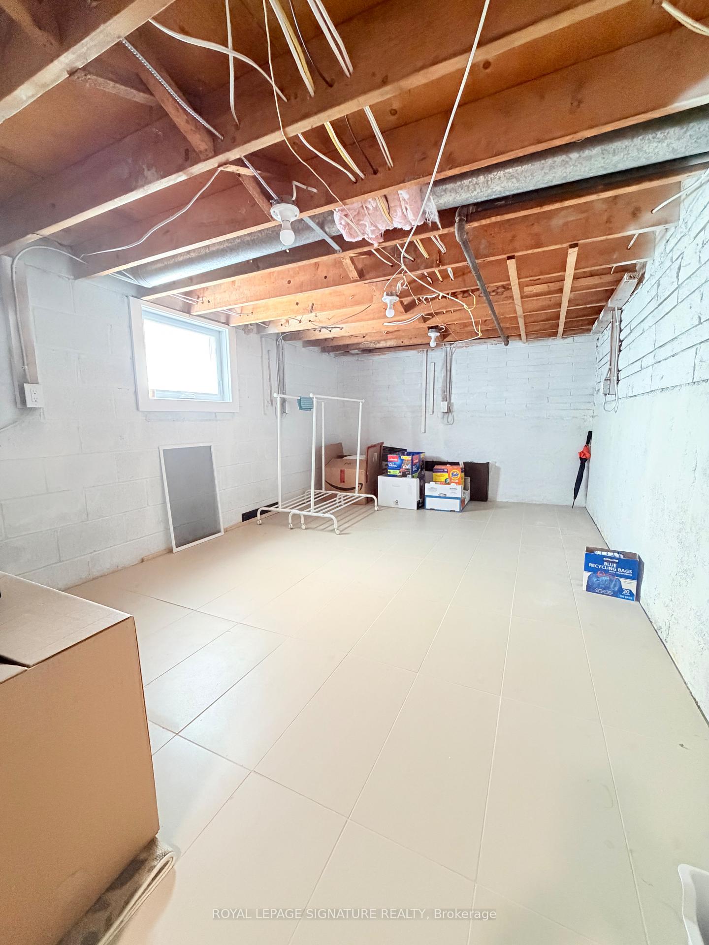 Photo 43 of 104 Great Oak Drive, Etobicoke, Princess-Rosethorn — HOMEH