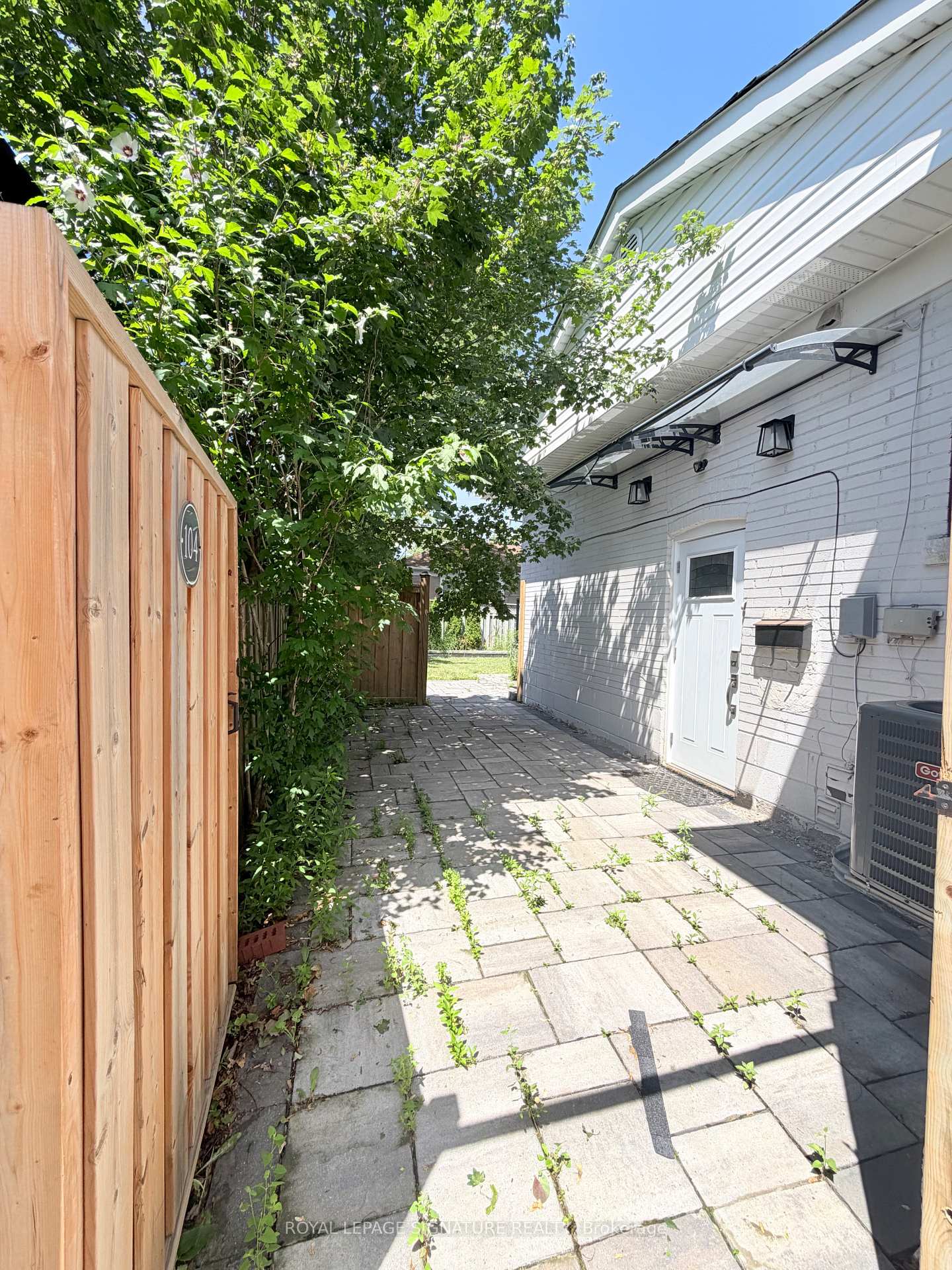 Photo 44 of 104 Great Oak Drive, Etobicoke, Princess-Rosethorn — HOMEH