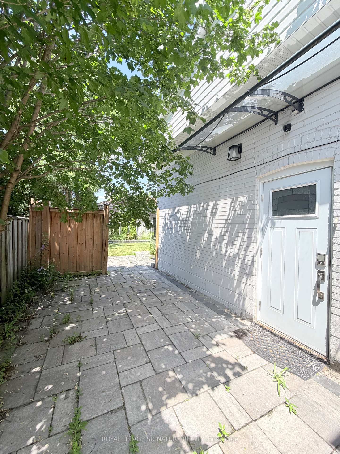 Photo 45 of 104 Great Oak Drive, Etobicoke, Princess-Rosethorn — HOMEH