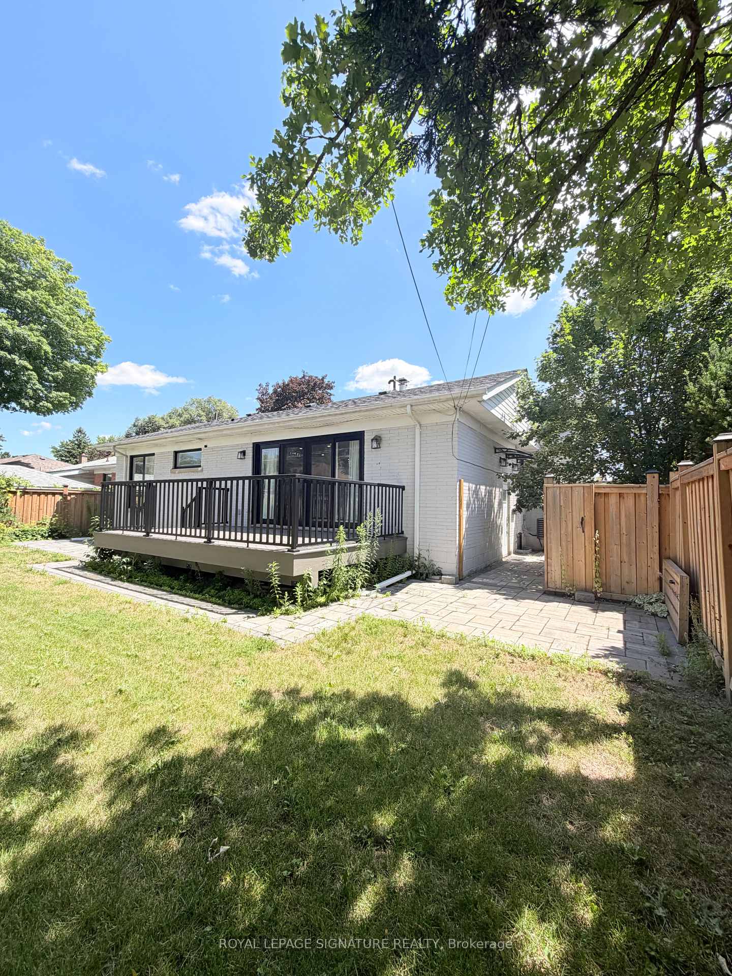 Photo 46 of 104 Great Oak Drive, Etobicoke, Princess-Rosethorn — HOMEH