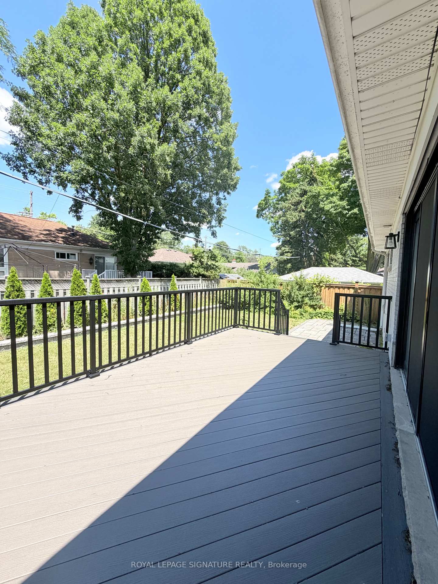 Photo 48 of 104 Great Oak Drive, Etobicoke, Princess-Rosethorn — HOMEH