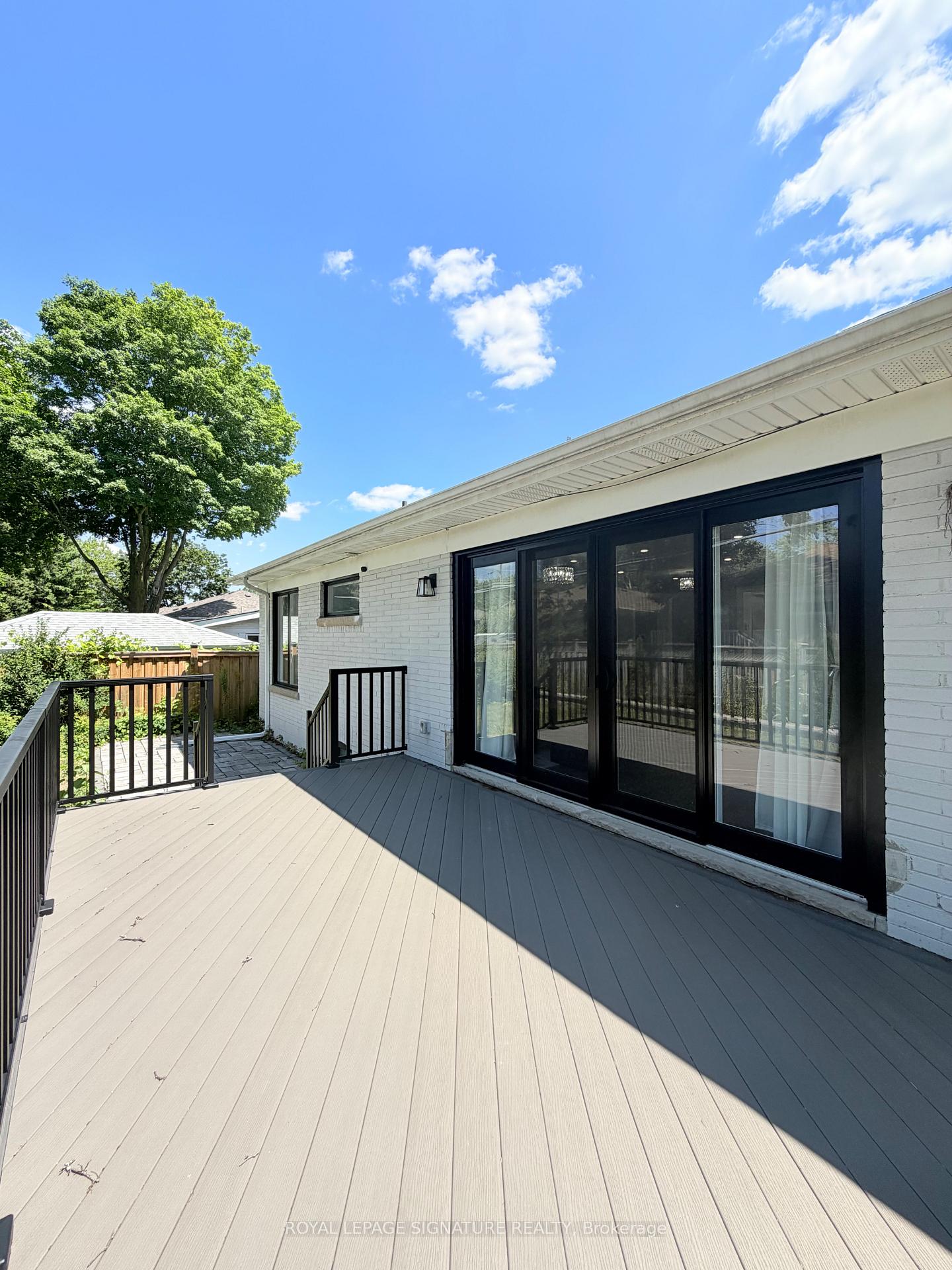 Photo 49 of 104 Great Oak Drive, Etobicoke, Princess-Rosethorn — HOMEH