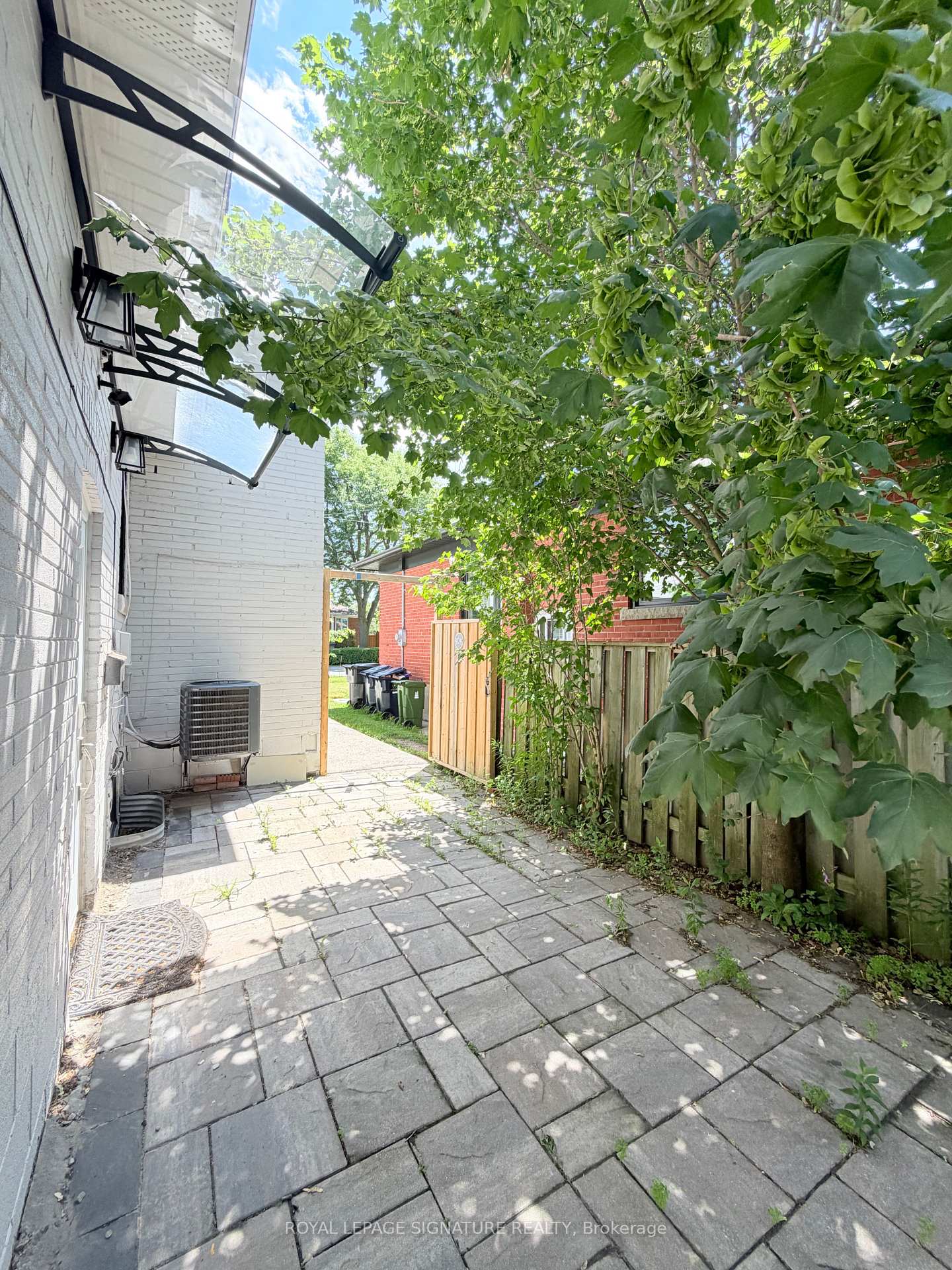 Photo 50 of 104 Great Oak Drive, Etobicoke, Princess-Rosethorn — HOMEH