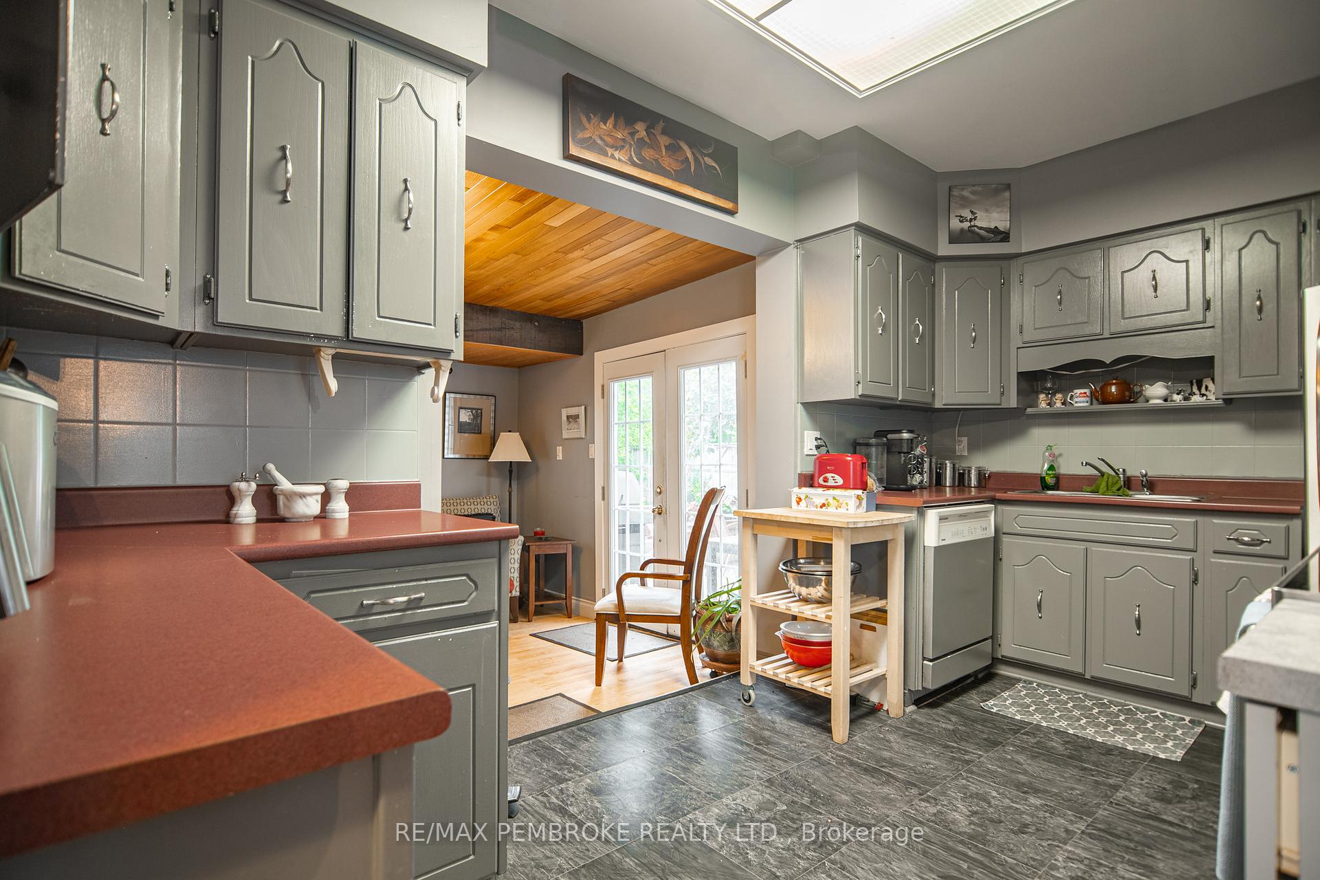 Photo 4 of 320 Mackay Street, Pembroke, Pembroke — HOMEH