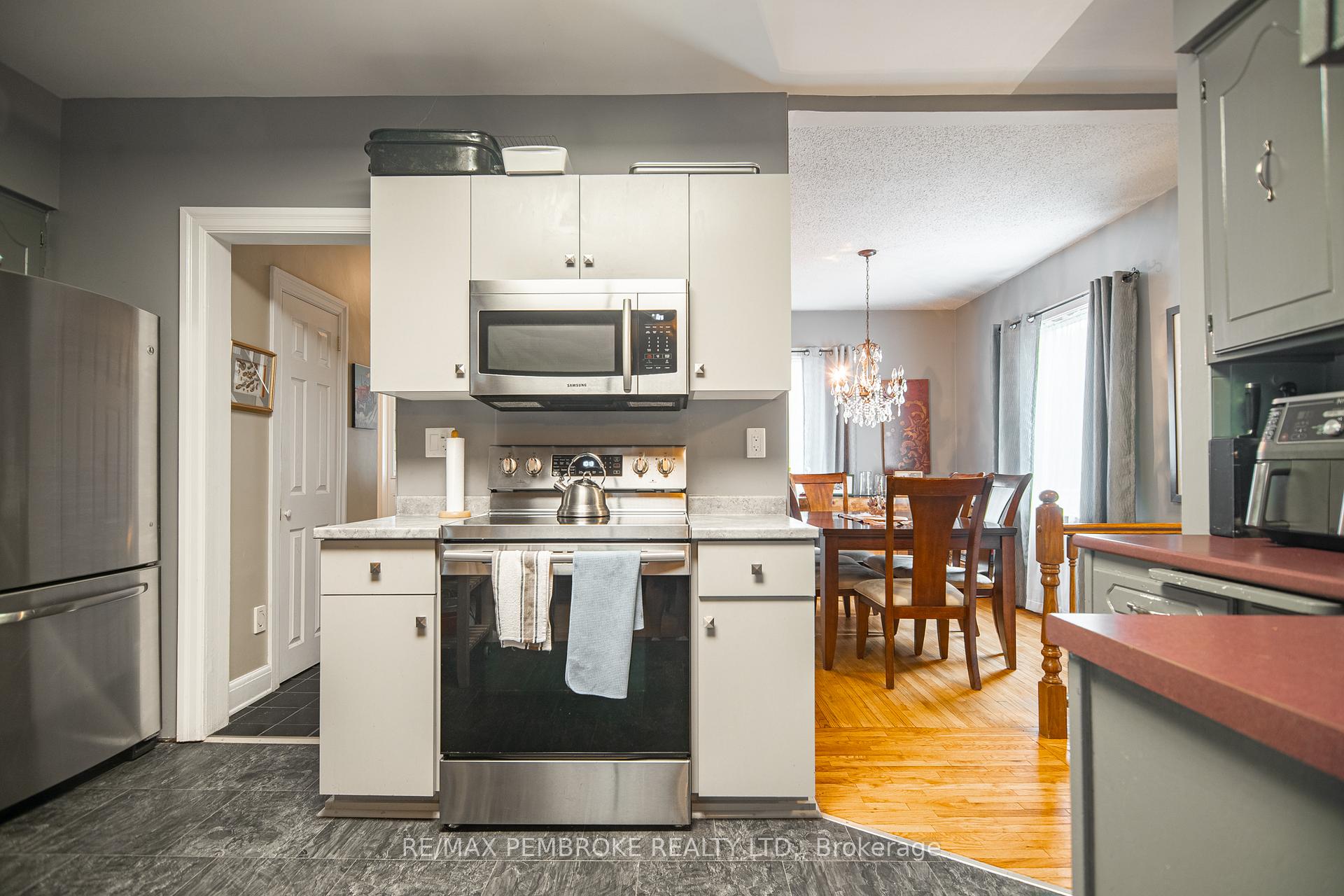 Photo 5 of 320 Mackay Street, Pembroke, Pembroke — HOMEH
