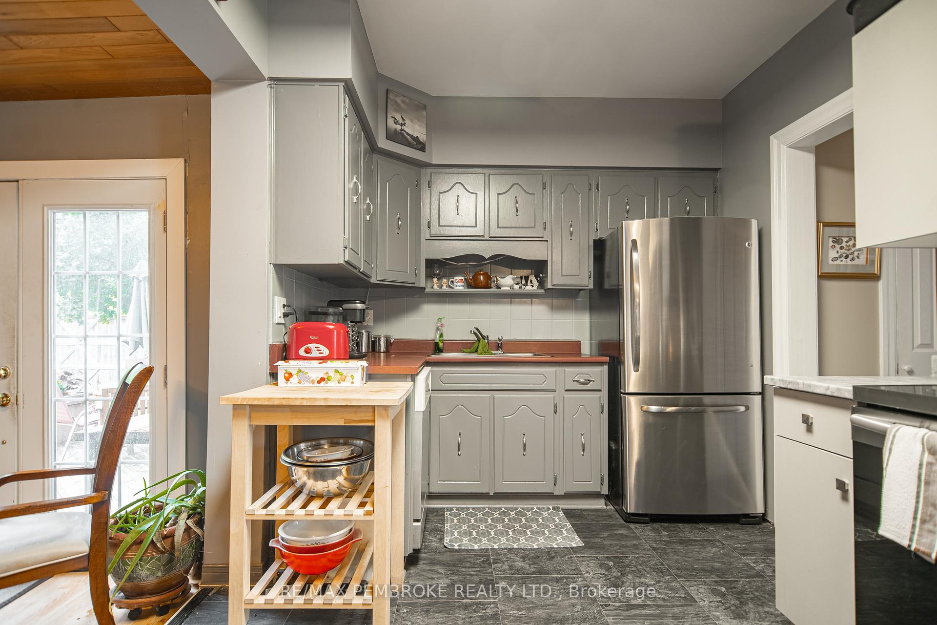 Photo 7 of 320 Mackay Street, Pembroke, Pembroke — HOMEH