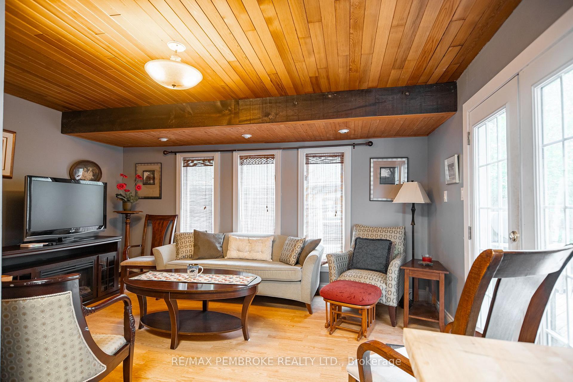 Photo 8 of 320 Mackay Street, Pembroke, Pembroke — HOMEH