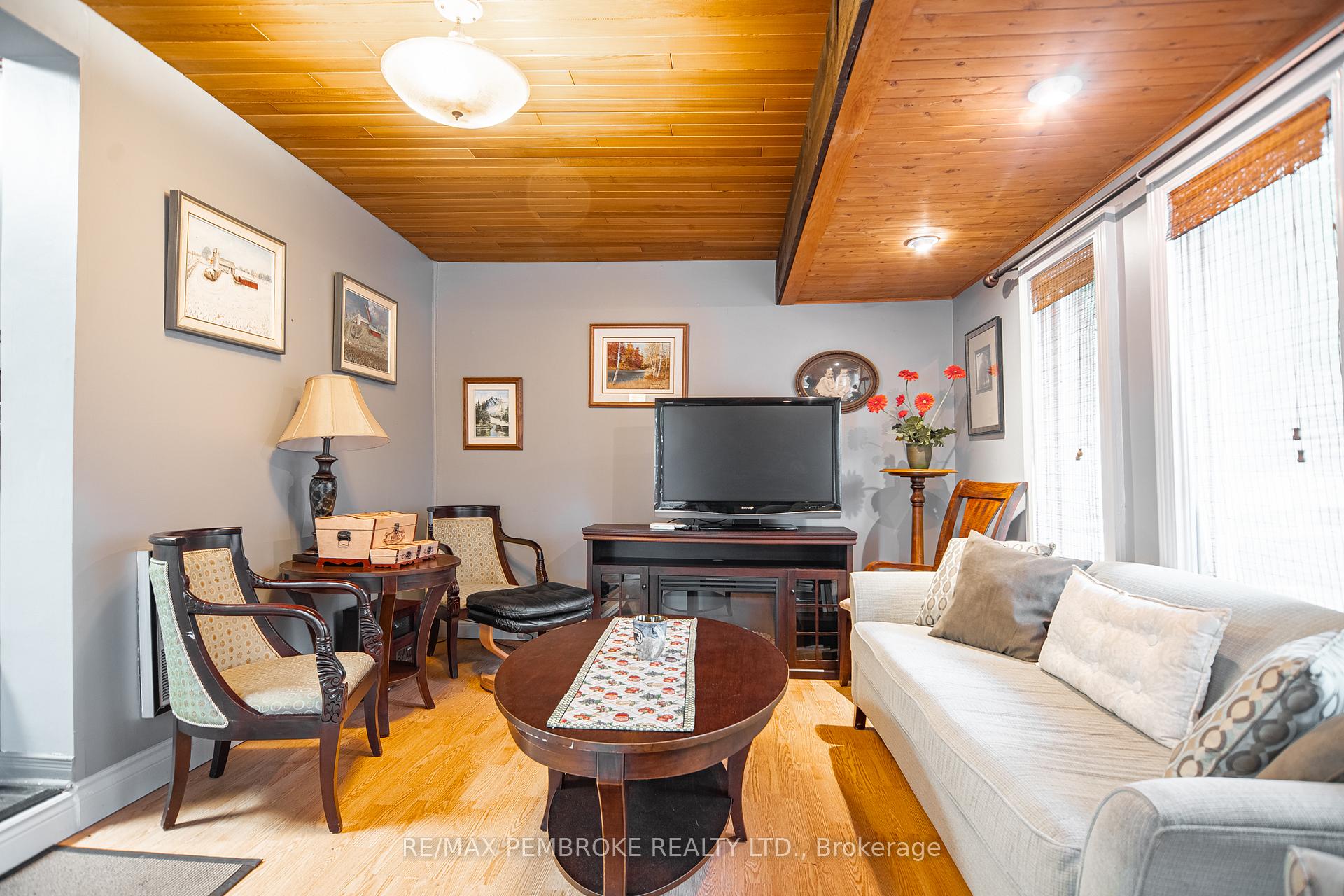 Photo 9 of 320 Mackay Street, Pembroke, Pembroke — HOMEH