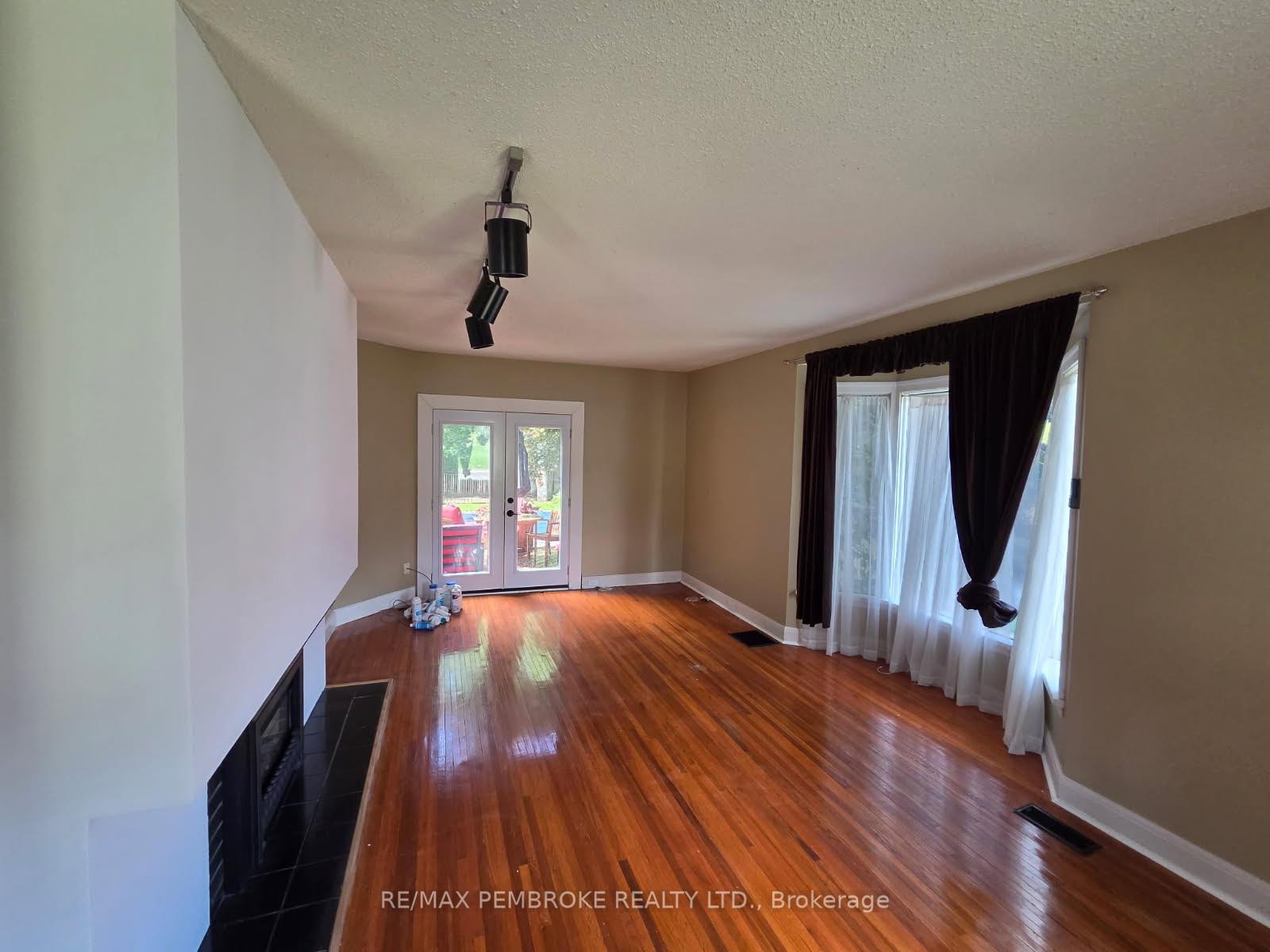 Photo 12 of 320 Mackay Street, Pembroke, Pembroke — HOMEH