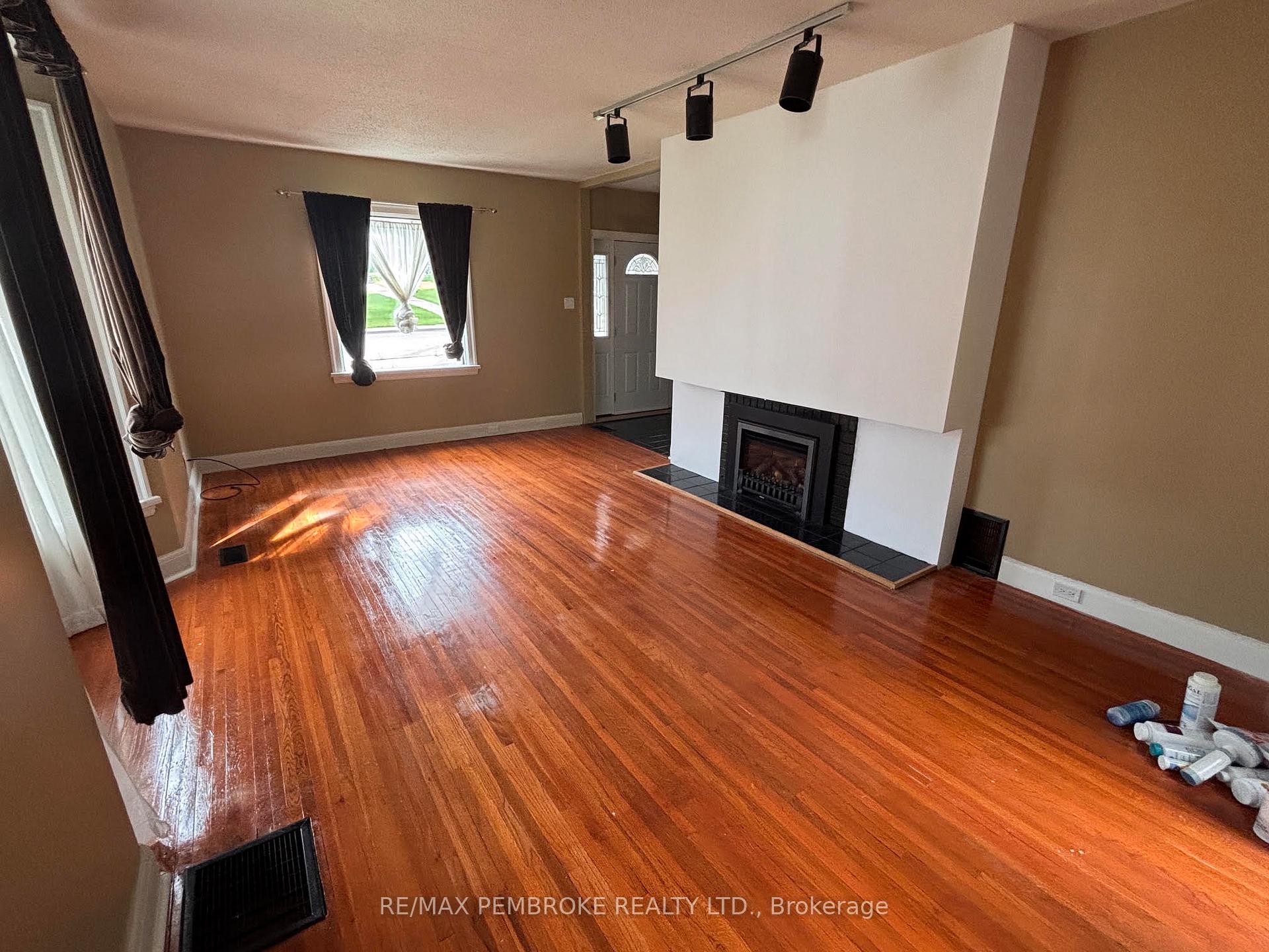 Photo 14 of 320 Mackay Street, Pembroke, Pembroke — HOMEH