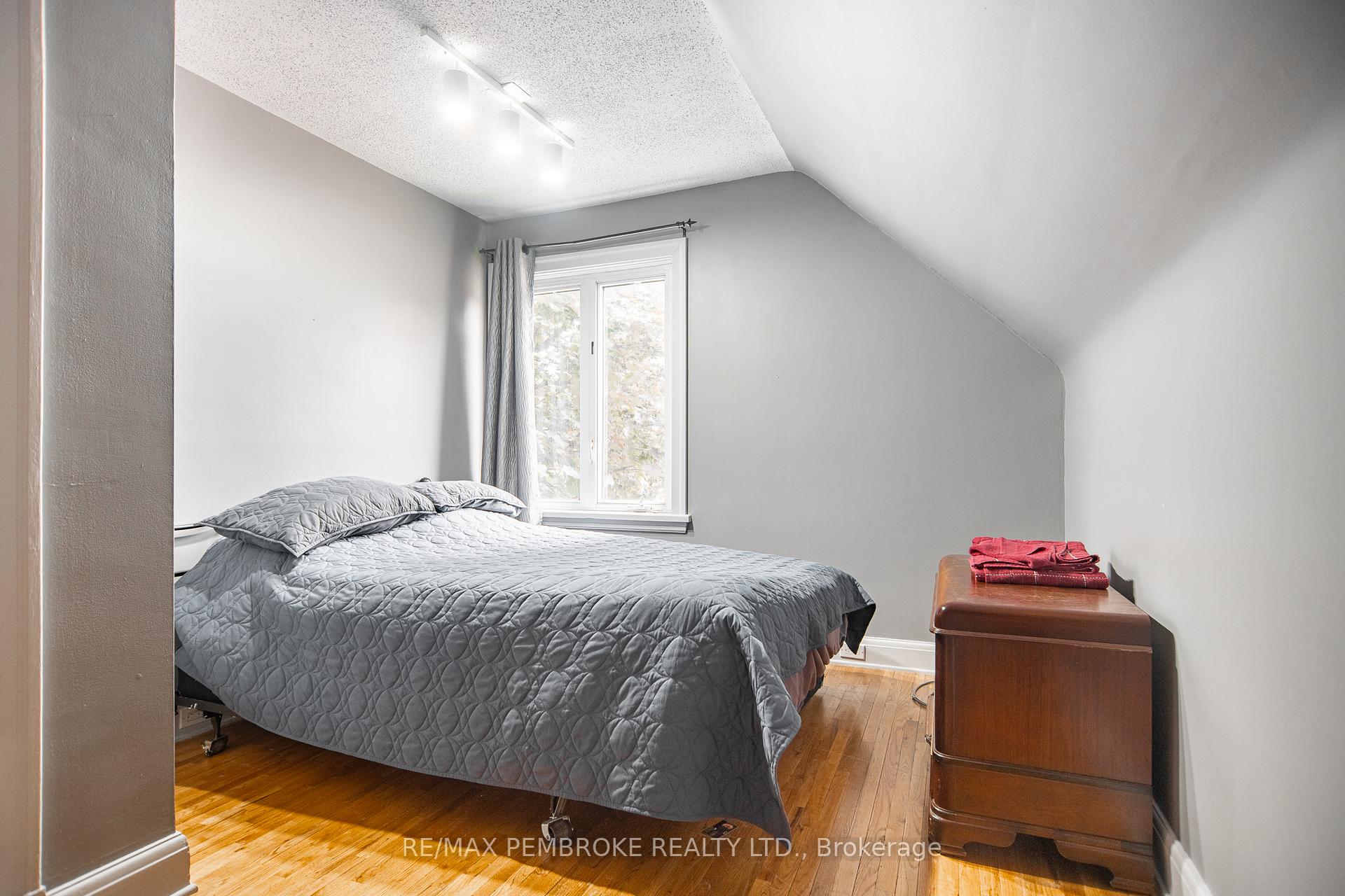 Photo 15 of 320 Mackay Street, Pembroke, Pembroke — HOMEH