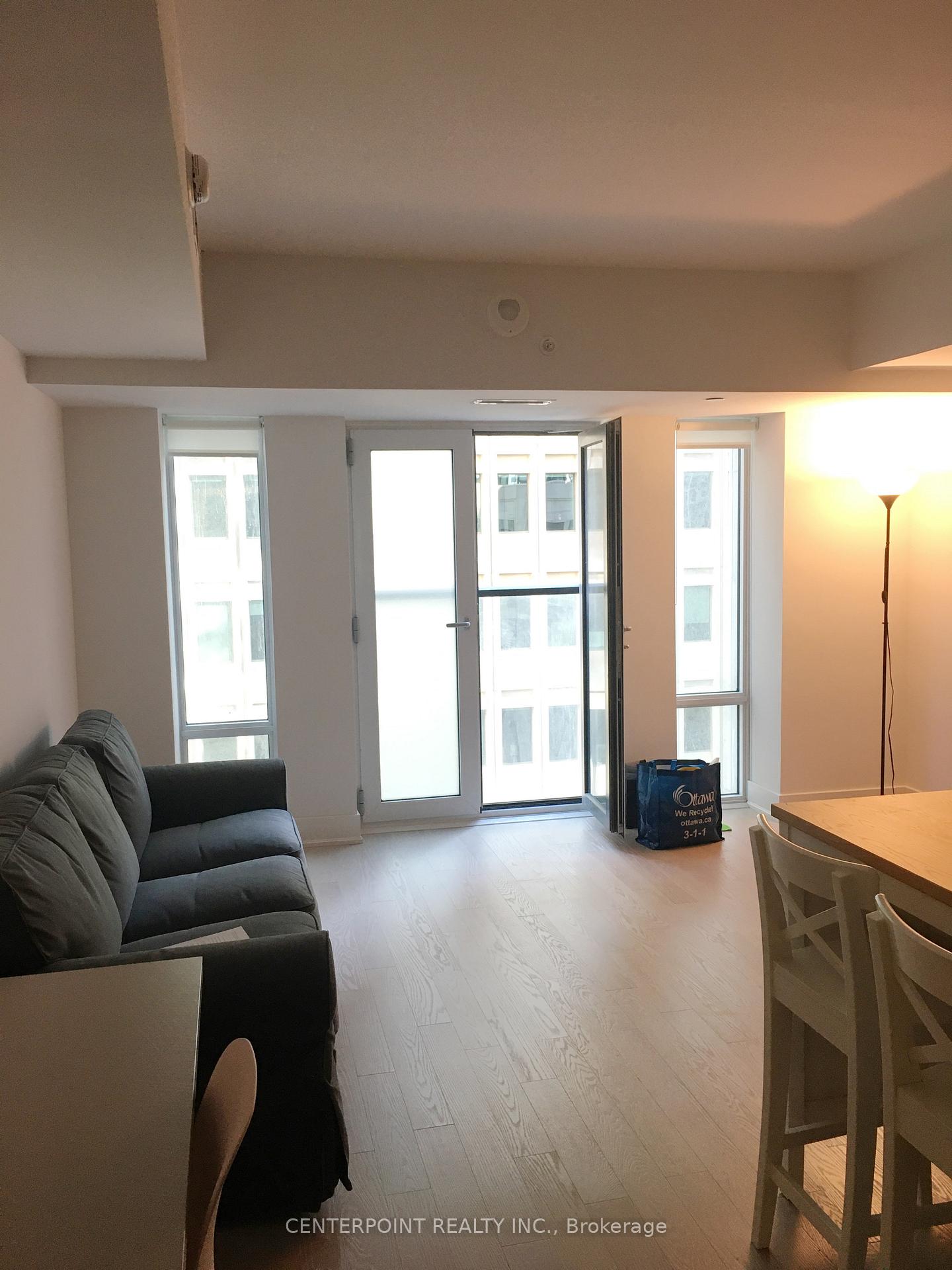 Photo 2 of Unit 816, 955 Bay Street, Toronto, Bay Street Corridor — HOMEH