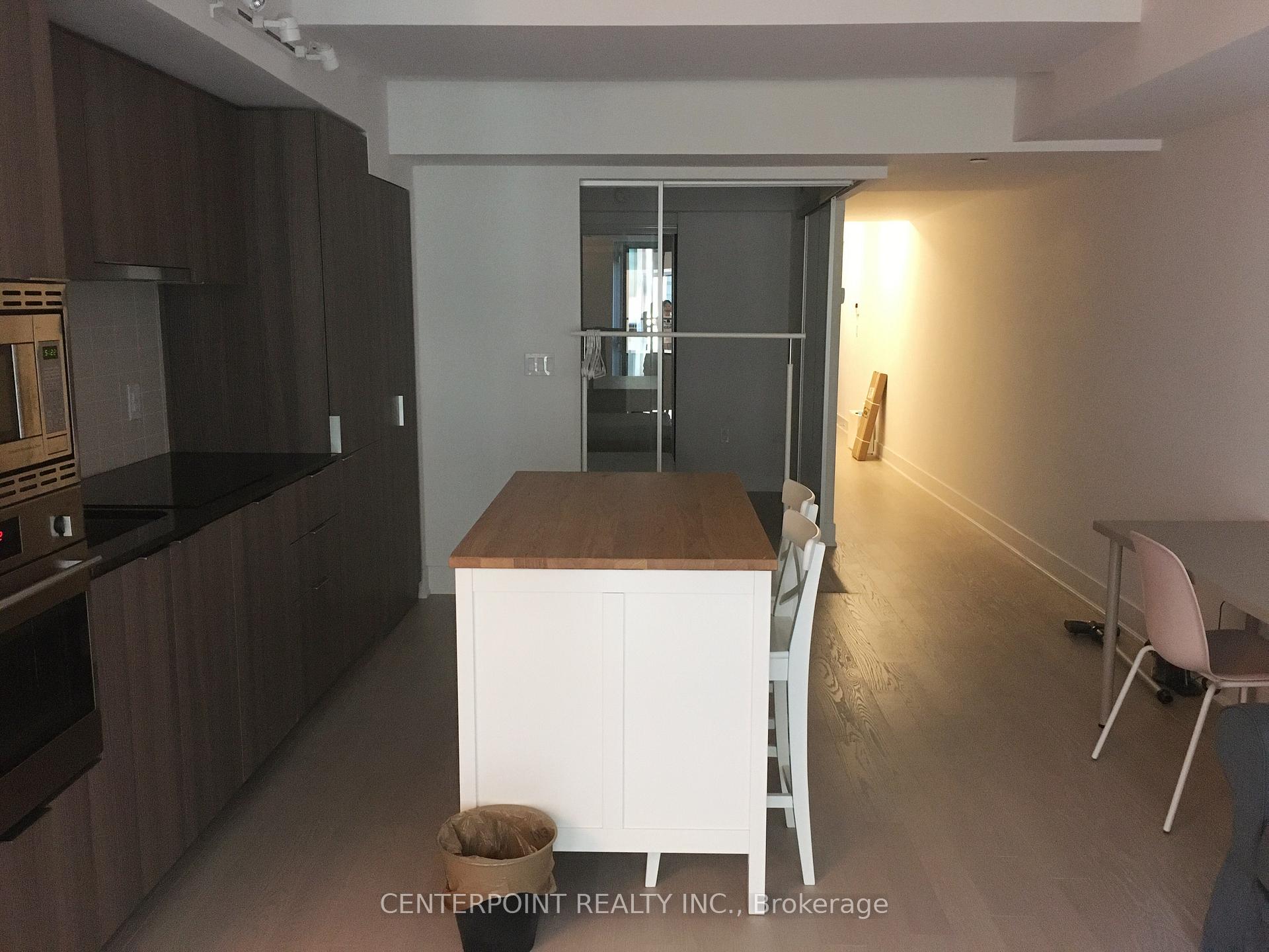 Photo 3 of Unit 816, 955 Bay Street, Toronto, Bay Street Corridor — HOMEH