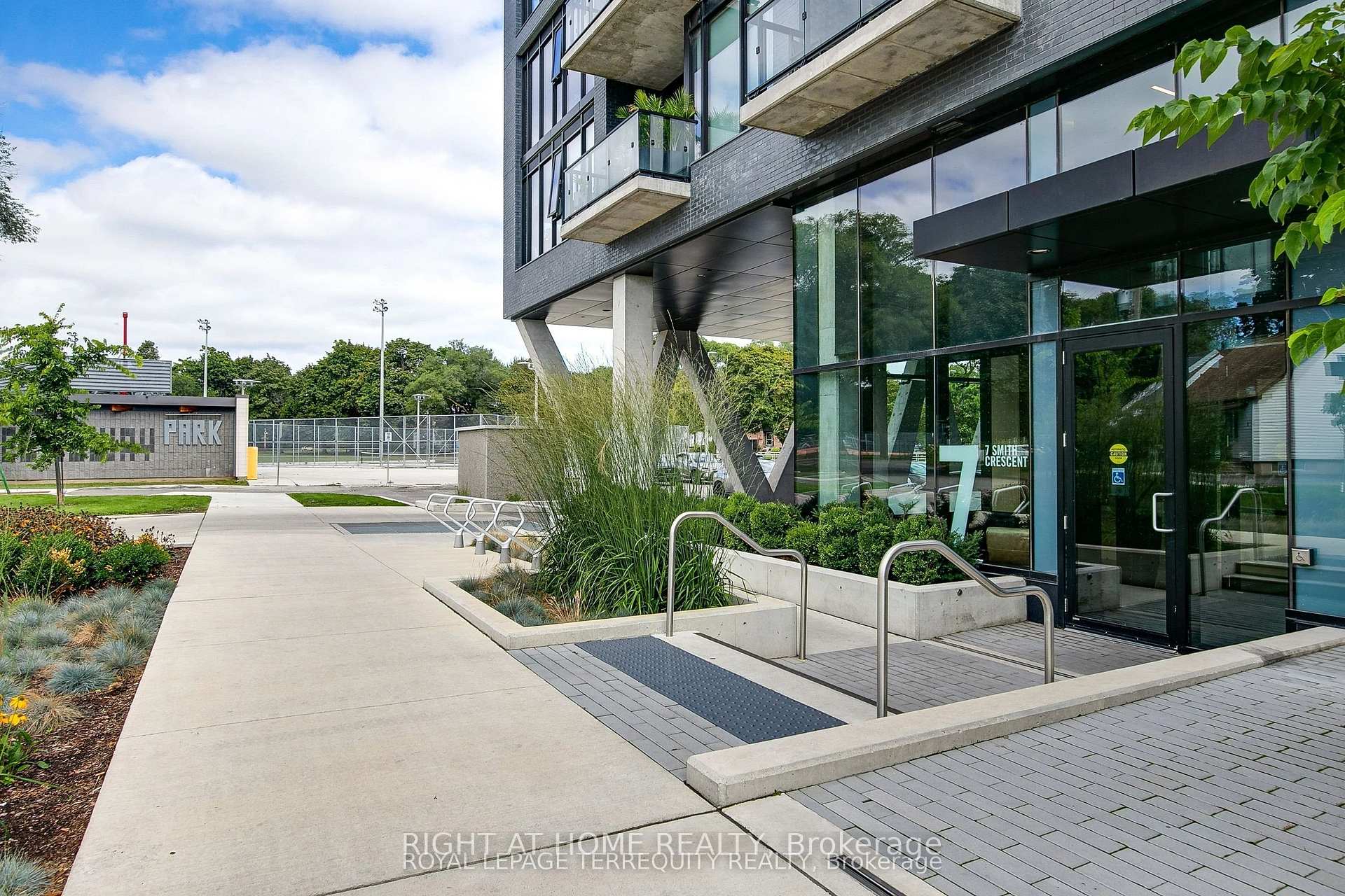 Photo 1 of Unit 817, 7 Smith Crescent, Etobicoke, Stonegate-Queensway — HOMEH