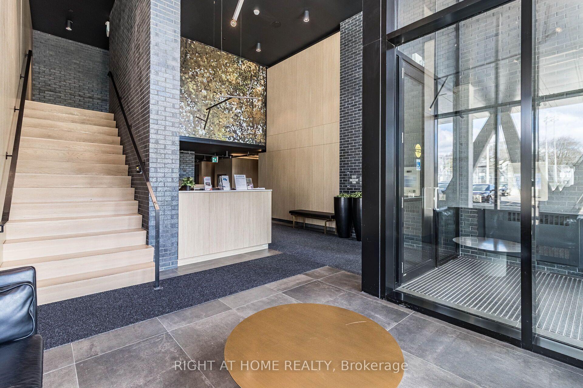Photo 4 of Unit 817, 7 Smith Crescent, Etobicoke, Stonegate-Queensway — HOMEH