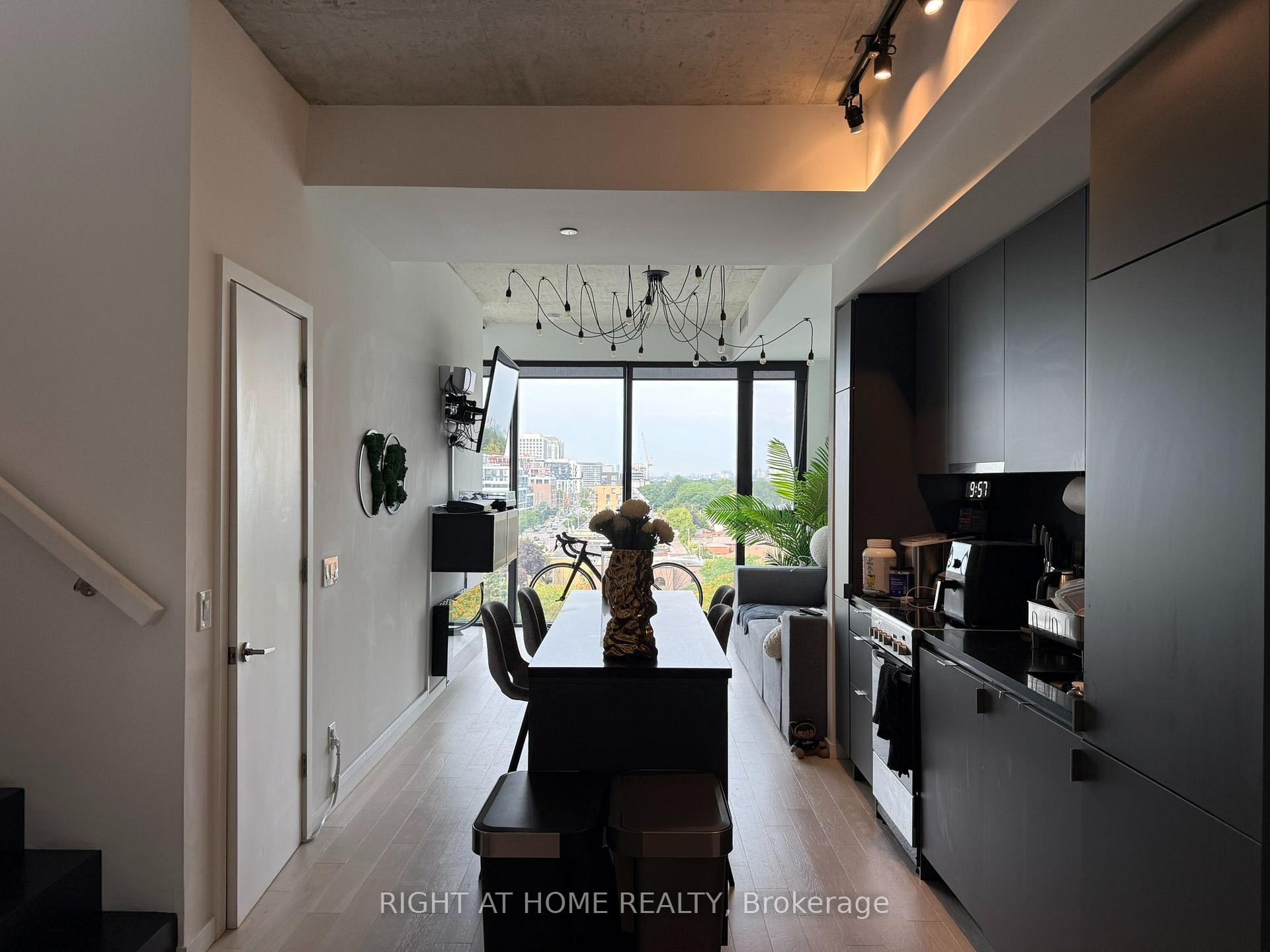 Photo 9 of Unit 817, 7 Smith Crescent, Etobicoke, Stonegate-Queensway — HOMEH