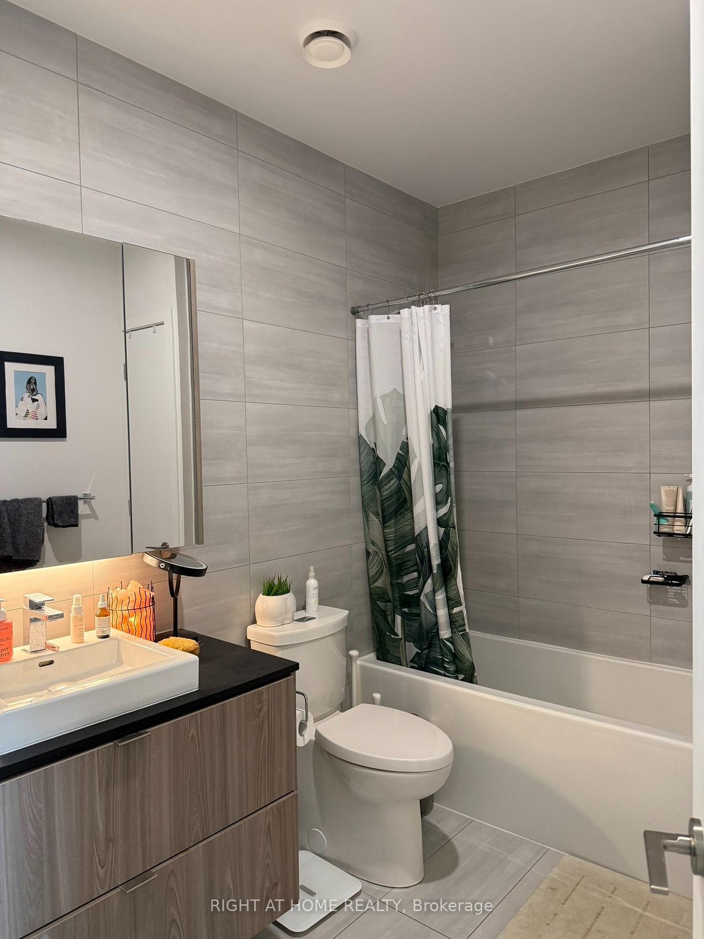 Photo 10 of Unit 817, 7 Smith Crescent, Etobicoke, Stonegate-Queensway — HOMEH
