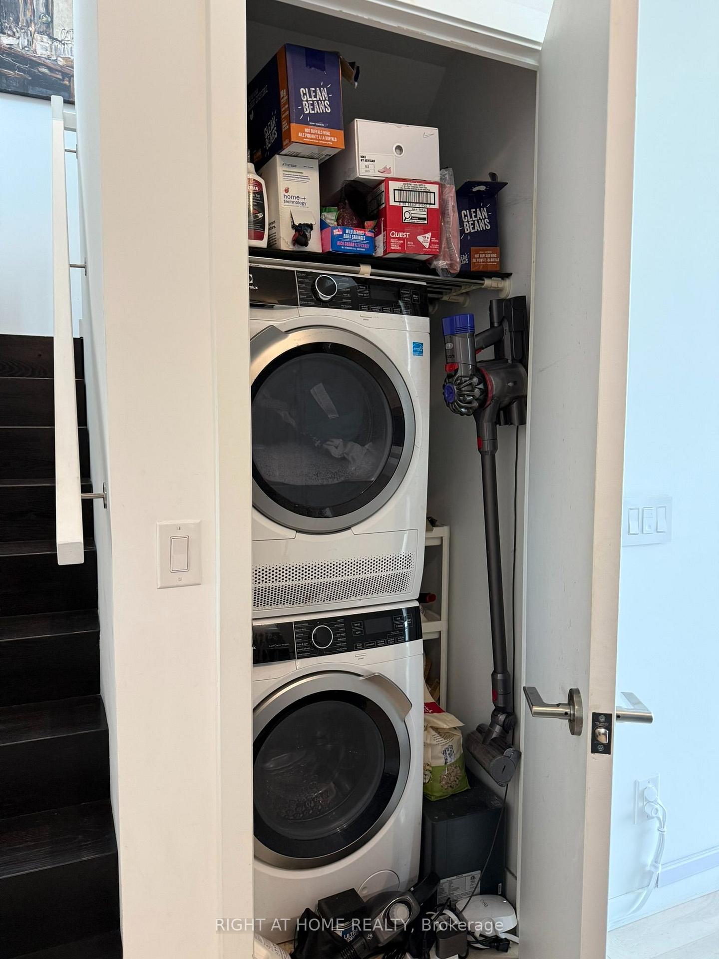 Photo 16 of Unit 817, 7 Smith Crescent, Etobicoke, Stonegate-Queensway — HOMEH