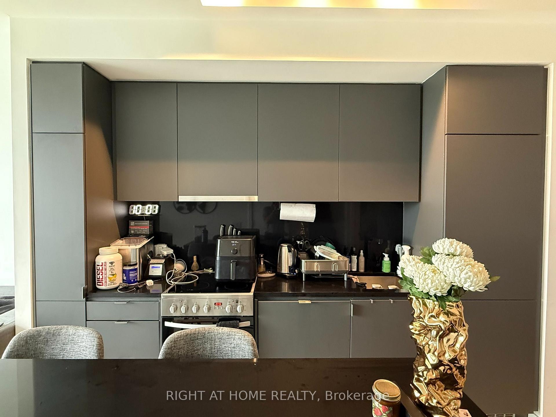 Photo 18 of Unit 817, 7 Smith Crescent, Etobicoke, Stonegate-Queensway — HOMEH
