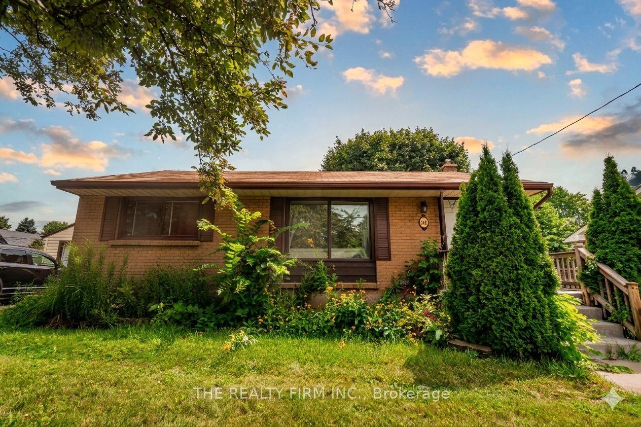 Photo 3 of 348 Winnipeg Boulevard, London, East H — HOMEH