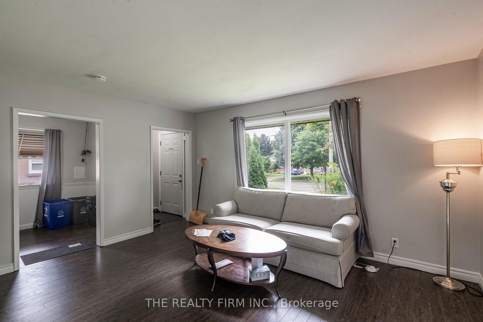 Photo 6 of 348 Winnipeg Boulevard, London, East H — HOMEH