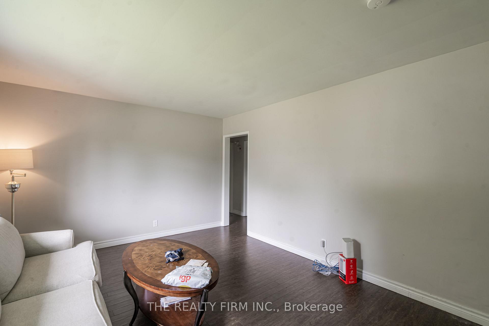 Photo 7 of 348 Winnipeg Boulevard, London, East H — HOMEH