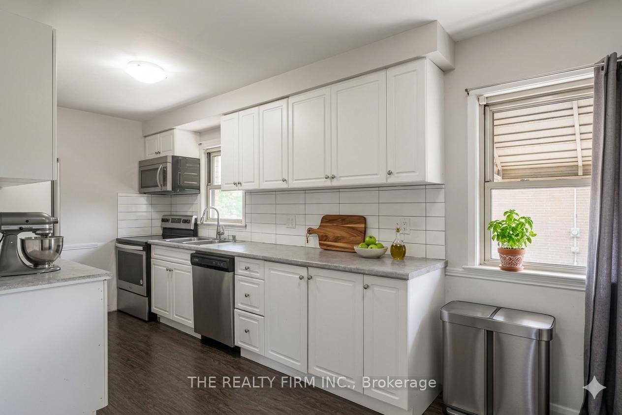 Photo 10 of 348 Winnipeg Boulevard, London, East H — HOMEH