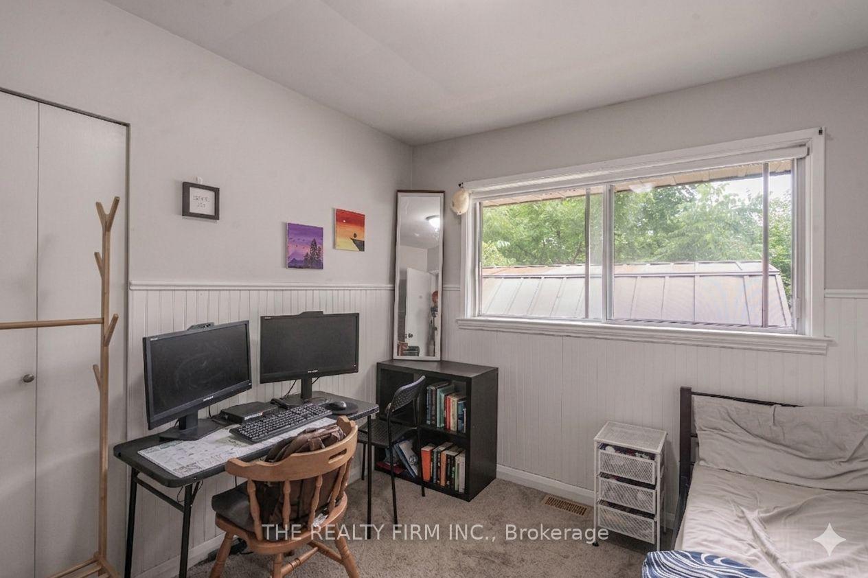 Photo 12 of 348 Winnipeg Boulevard, London, East H — HOMEH