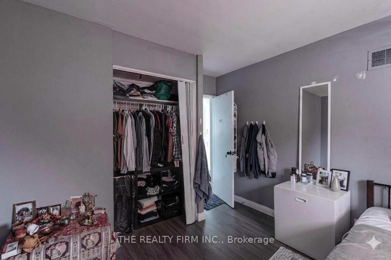 Photo 13 of 348 Winnipeg Boulevard, London, East H — HOMEH