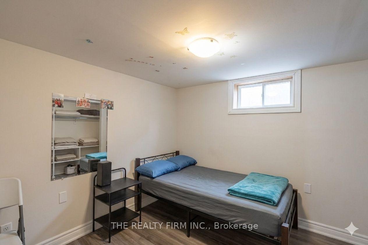 Photo 21 of 348 Winnipeg Boulevard, London, East H — HOMEH