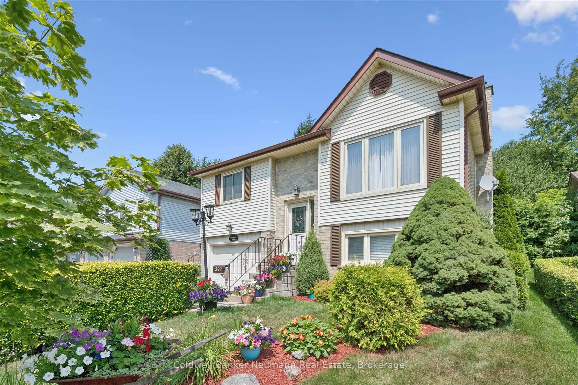 Photo 3 of 392 Imperial Road S, Guelph, Willow West/Sugarbush/West Acres — HOMEH