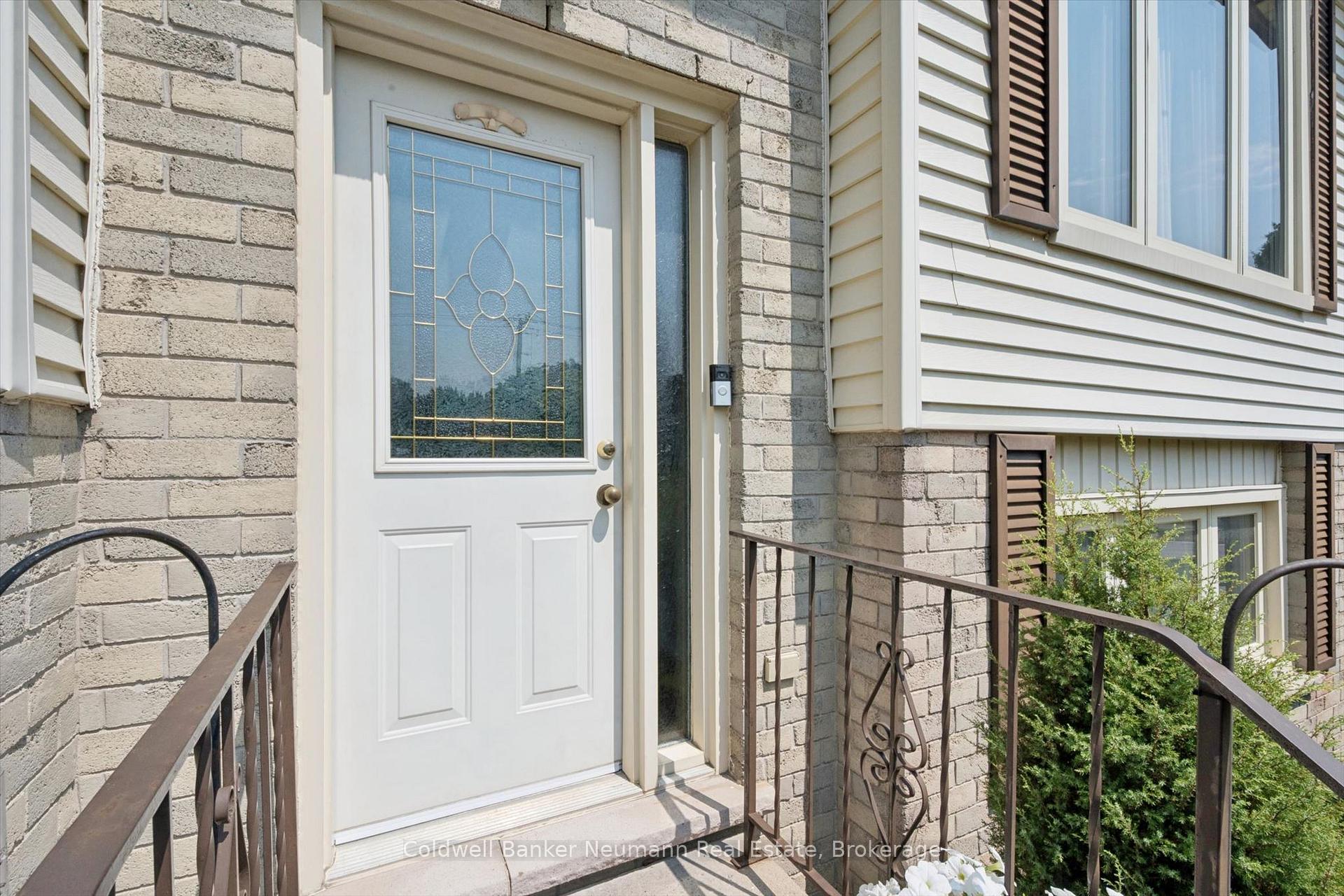Photo 4 of 392 Imperial Road S, Guelph, Willow West/Sugarbush/West Acres — HOMEH