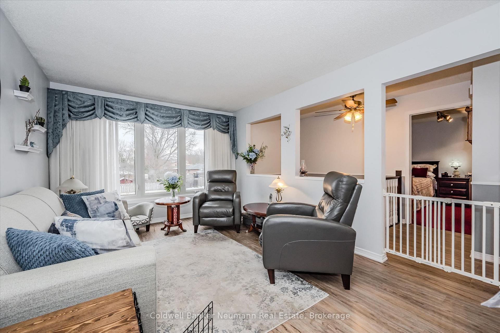Photo 7 of 392 Imperial Road S, Guelph, Willow West/Sugarbush/West Acres — HOMEH