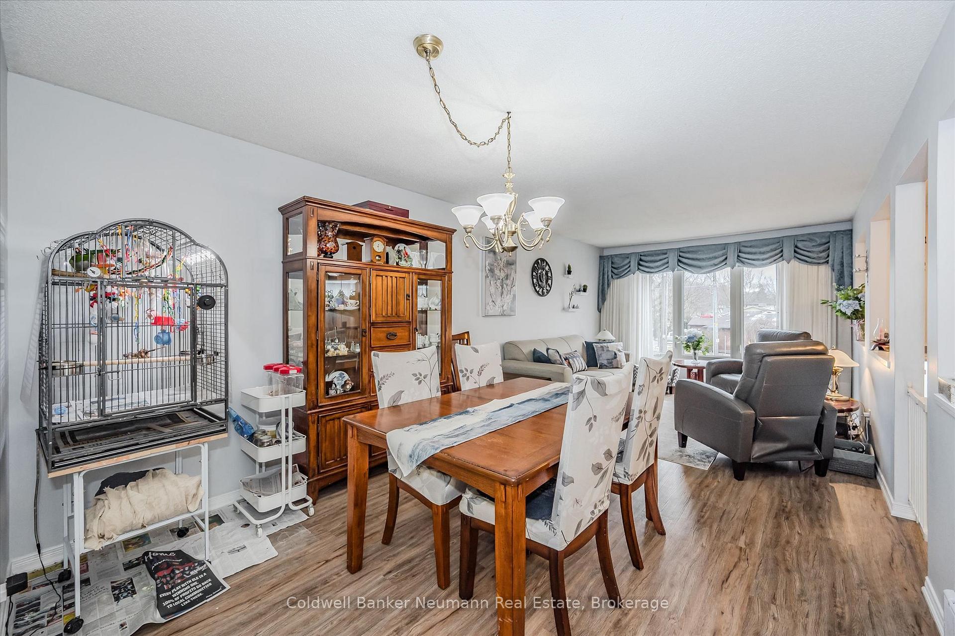 Photo 11 of 392 Imperial Road S, Guelph, Willow West/Sugarbush/West Acres — HOMEH
