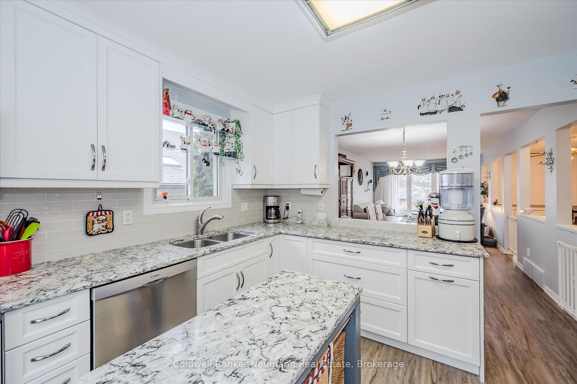 Photo 16 of 392 Imperial Road S, Guelph, Willow West/Sugarbush/West Acres — HOMEH